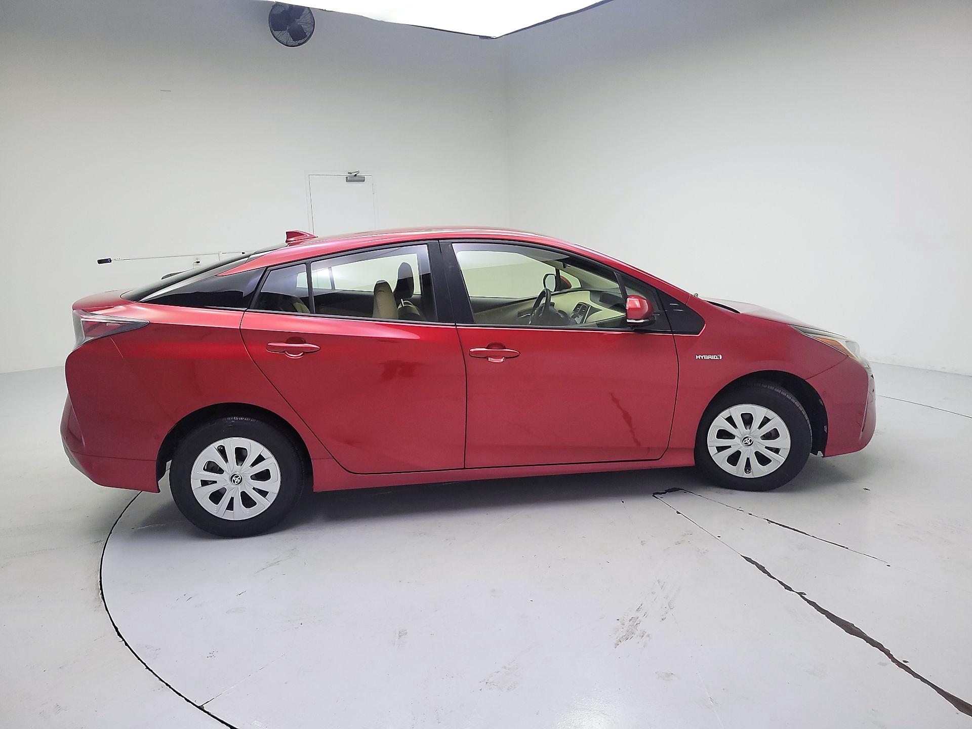 Thumbnail: 2017 Toyota Prius - 4