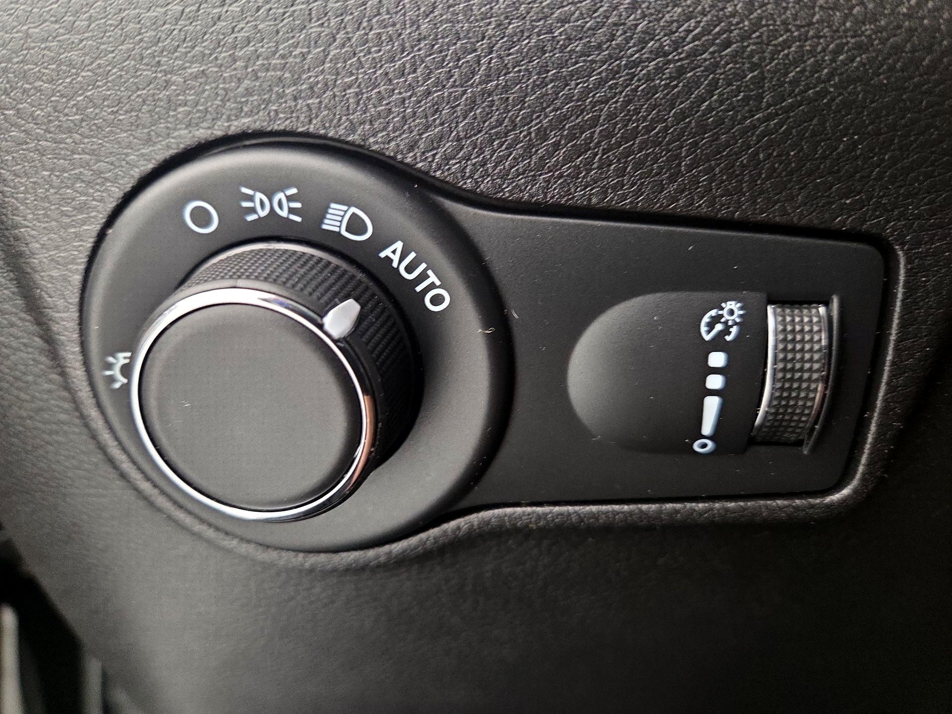 Thumbnail: 2023 Jeep Compass - 13