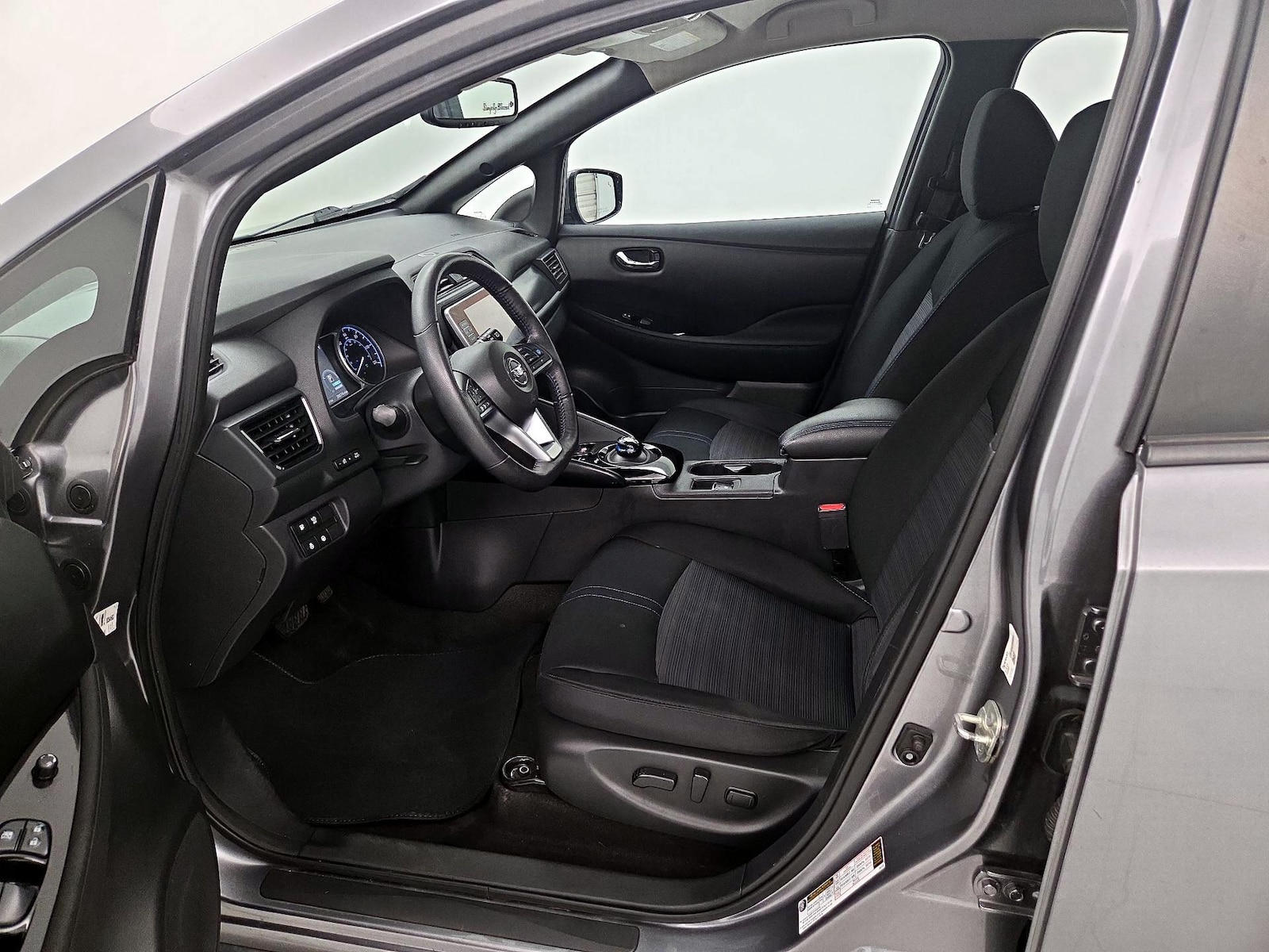 2022 Nissan LEAF SV - Photo 12
