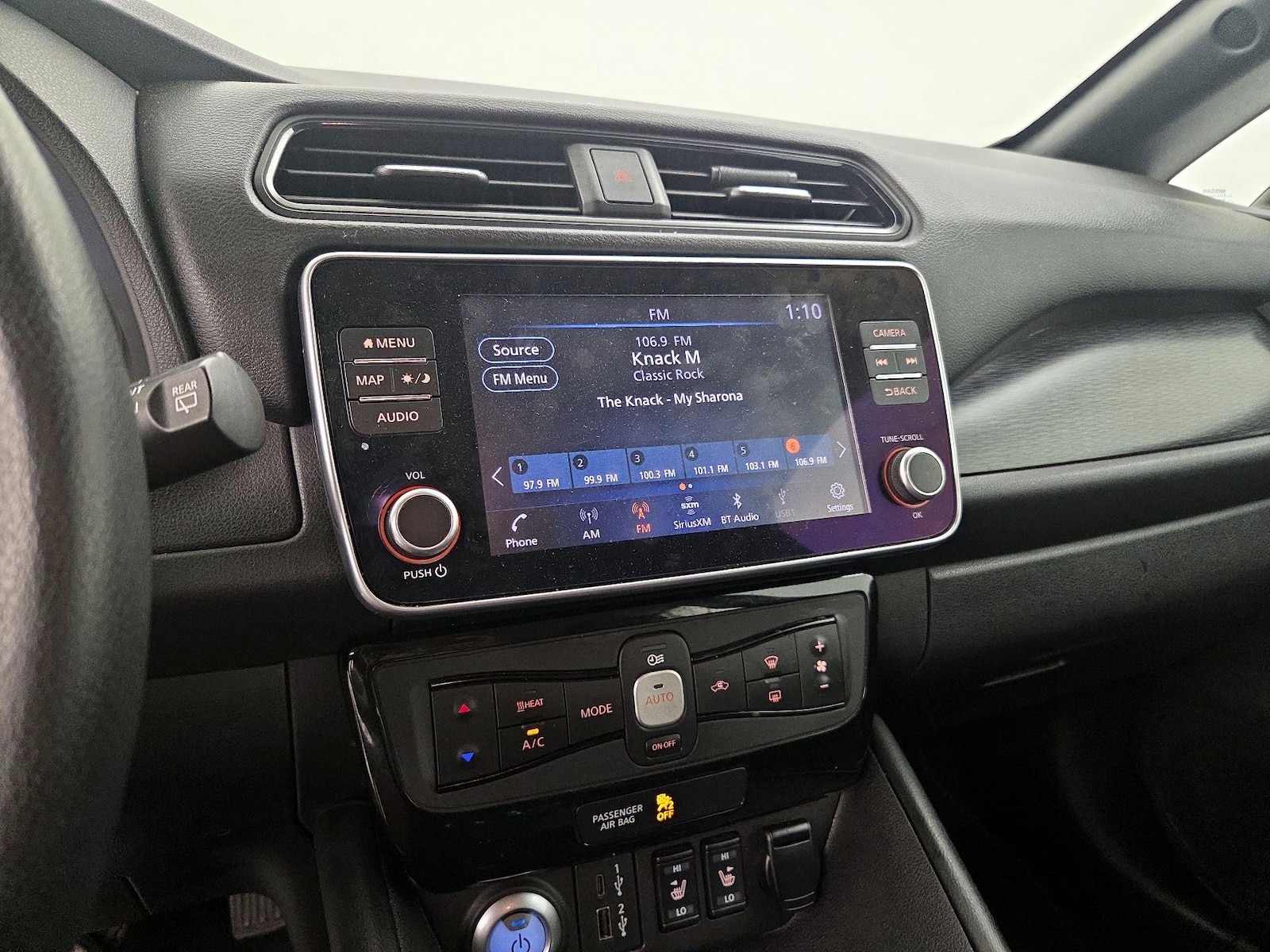 2022 Nissan LEAF SV - Photo 17