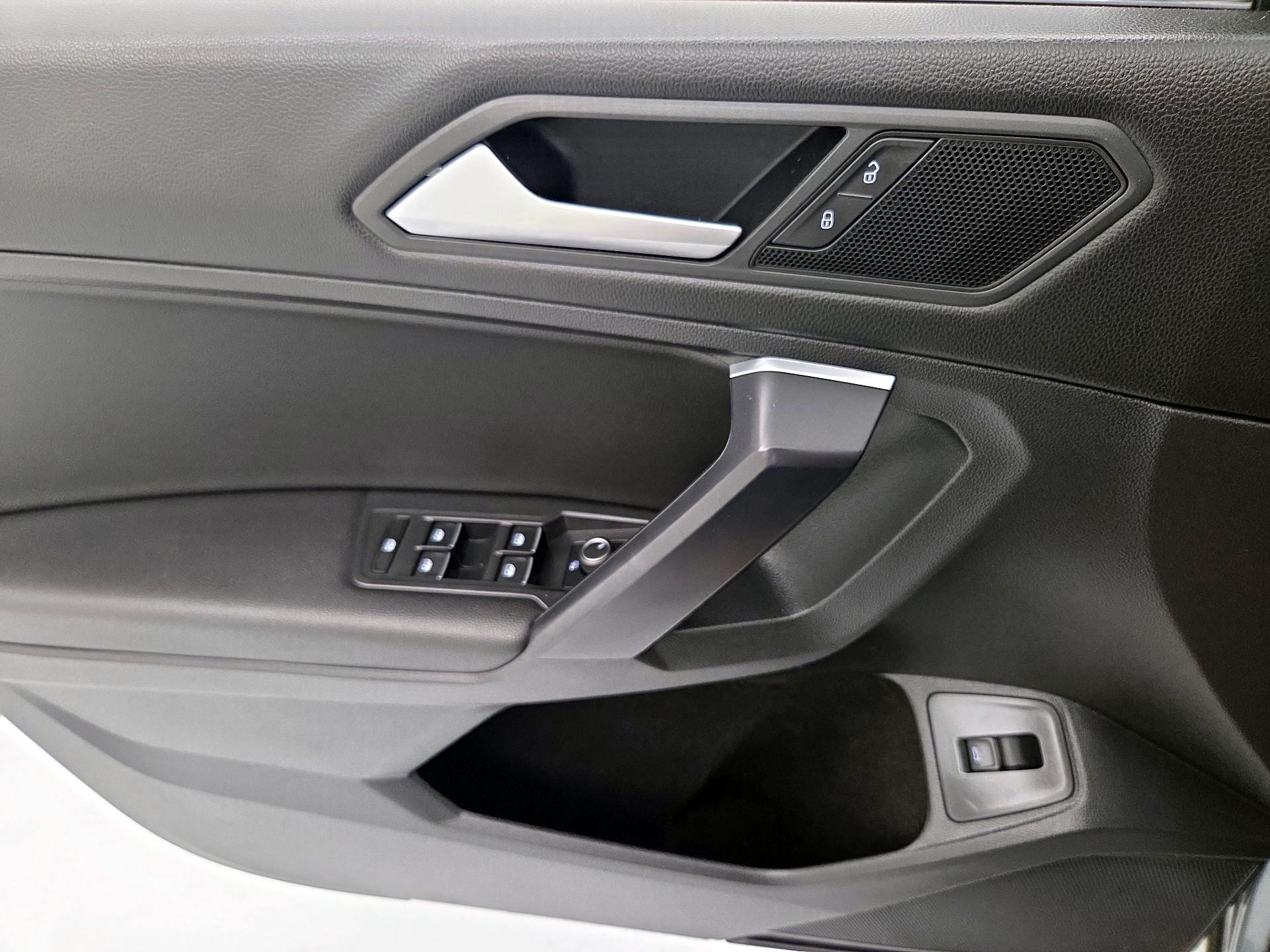 Thumbnail: 2021 Volkswagen Tiguan - 12