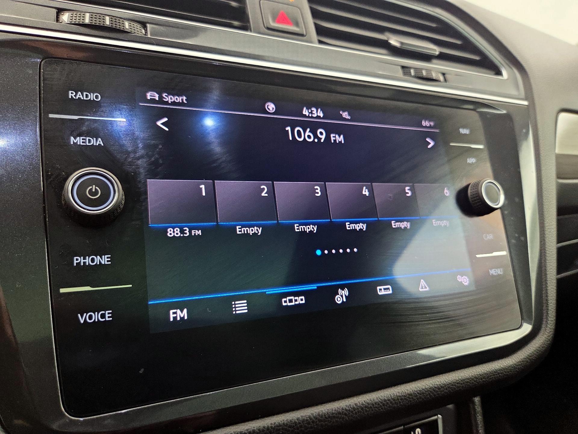 Thumbnail: 2021 Volkswagen Tiguan - 16