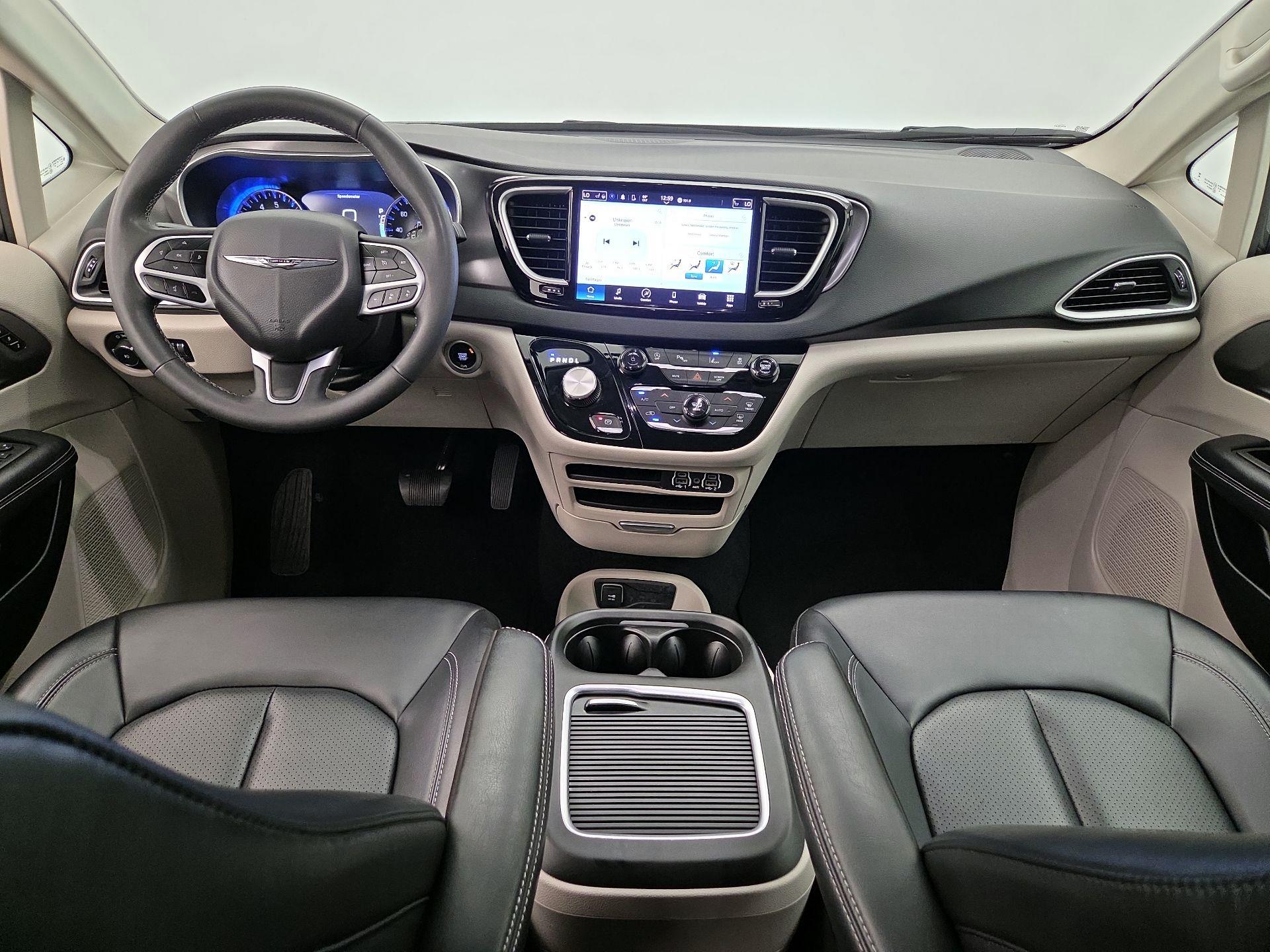 Thumbnail: 2023 Chrysler Pacifica - 9