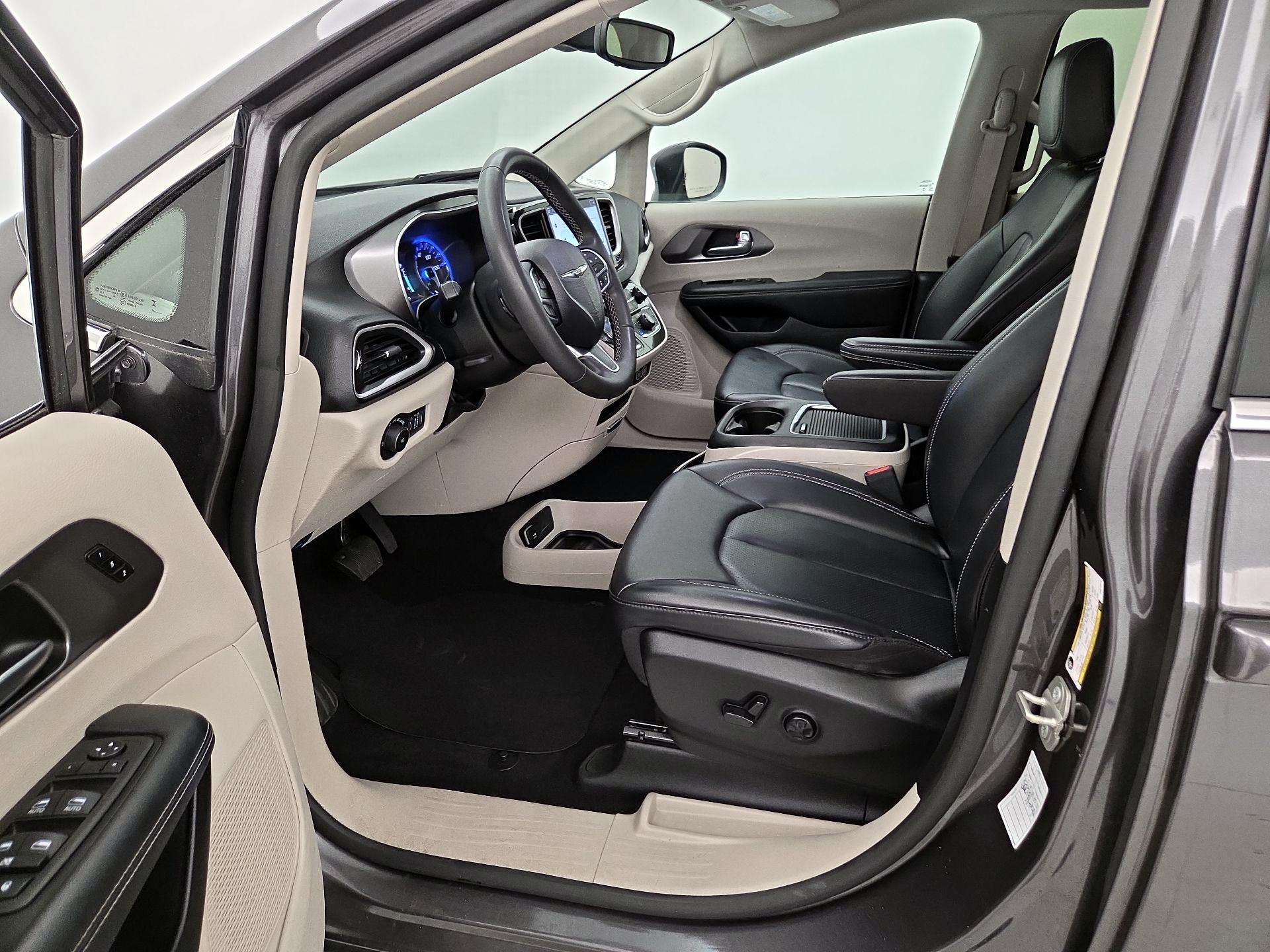 Thumbnail: 2023 Chrysler Pacifica - 11