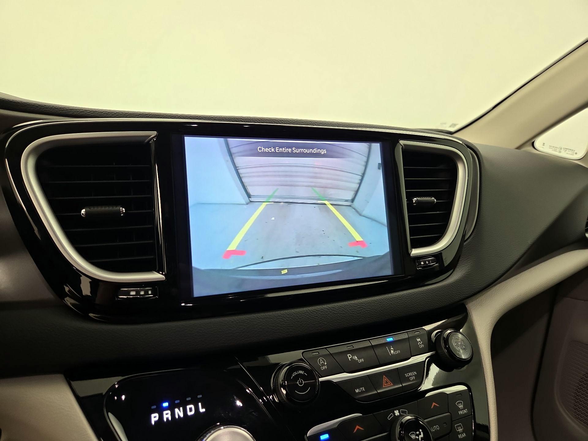 Thumbnail: 2023 Chrysler Pacifica - 14