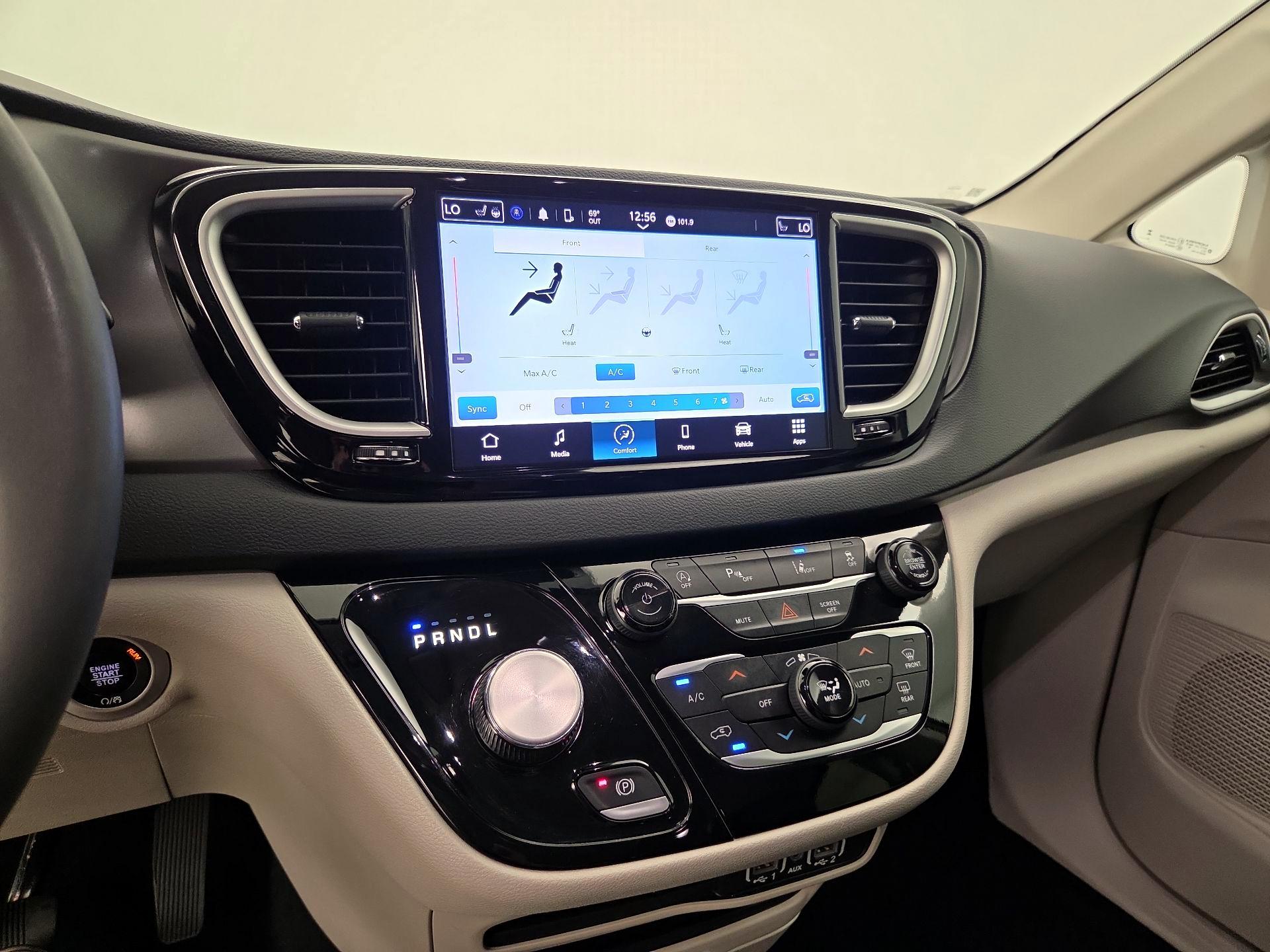 Thumbnail: 2023 Chrysler Pacifica - 16