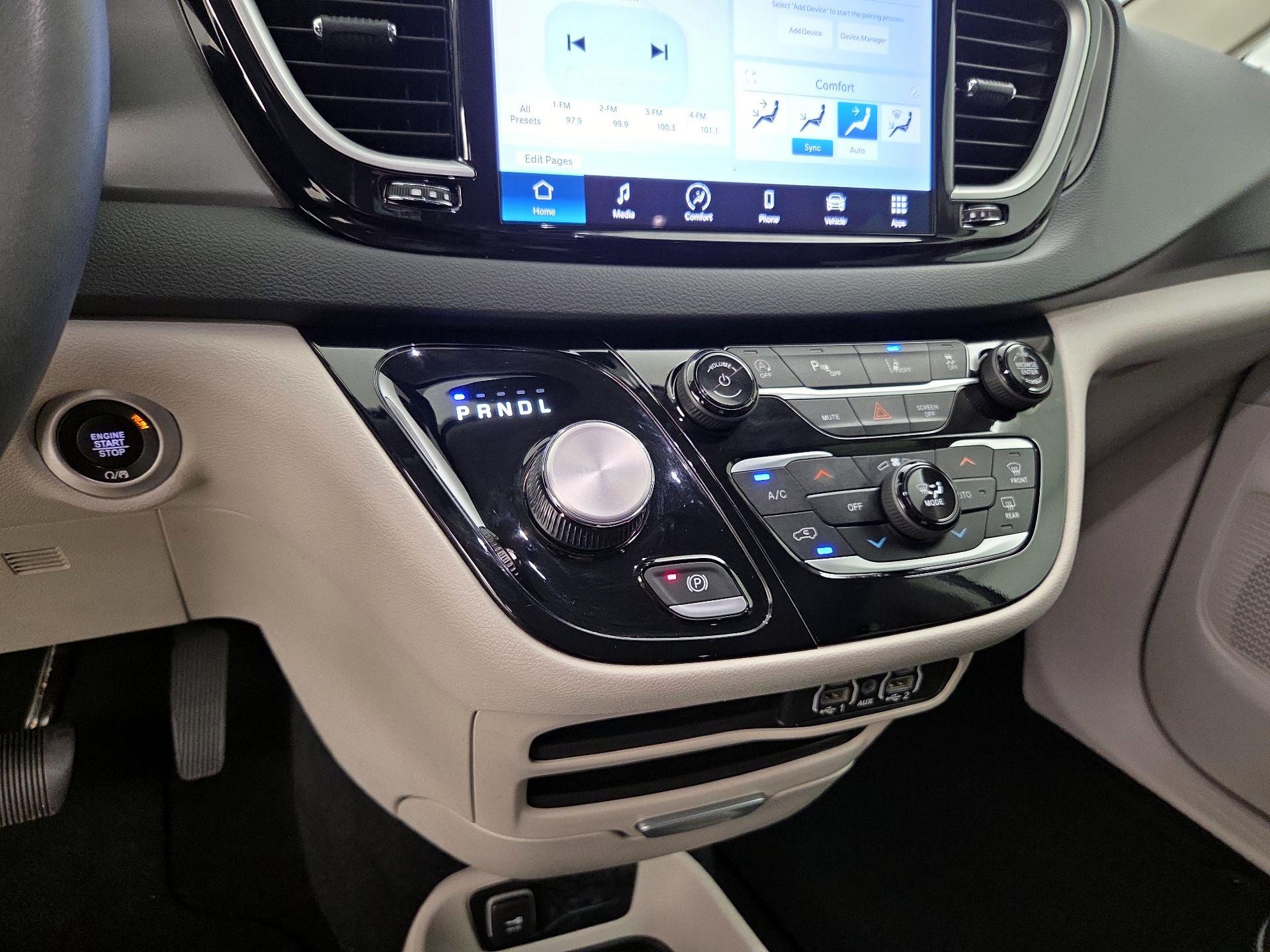 Thumbnail: 2023 Chrysler Pacifica - 17
