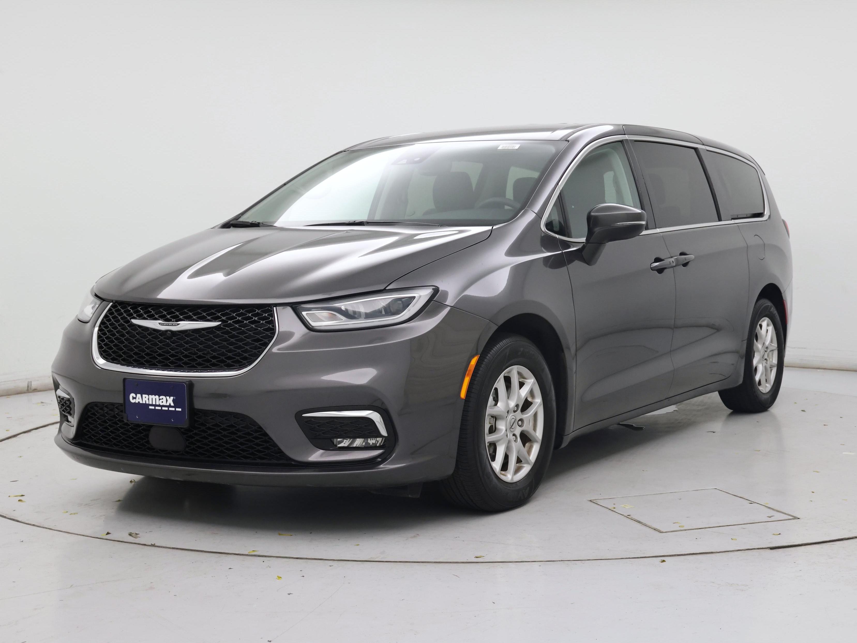 Thumbnail: 2023 Chrysler Pacifica - 4