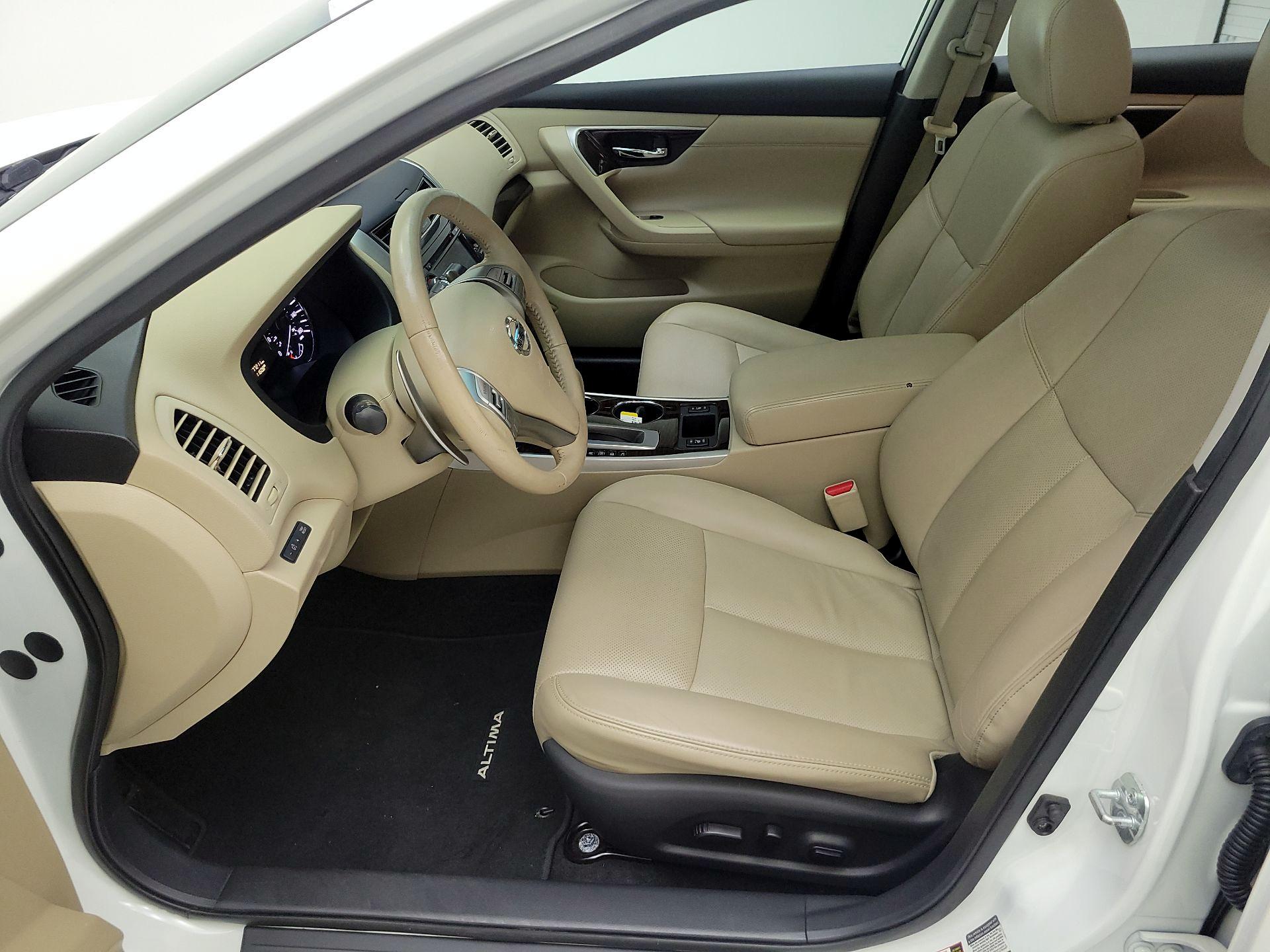 Thumbnail: 2015 Nissan Altima - 9