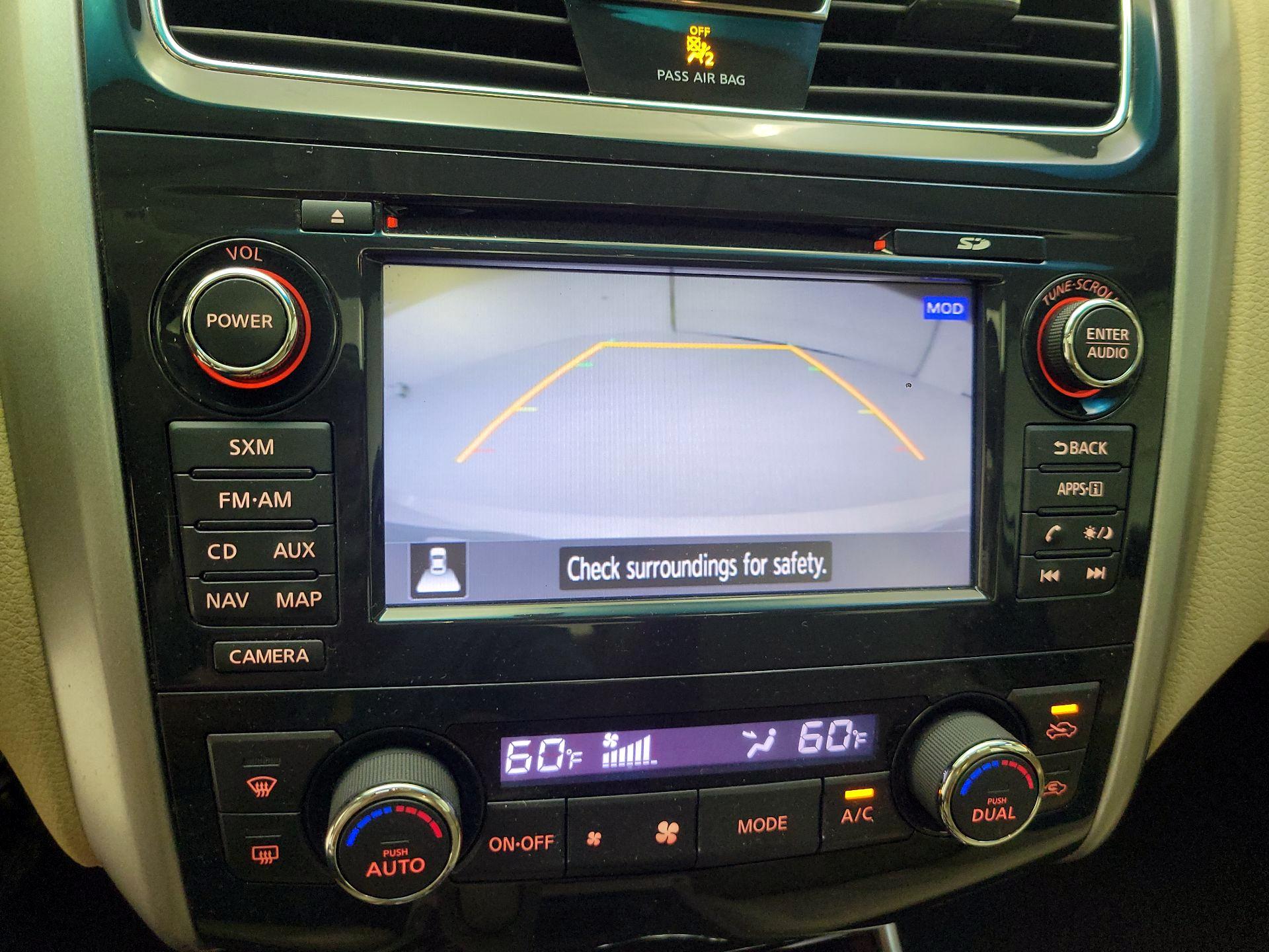 Thumbnail: 2015 Nissan Altima - 13