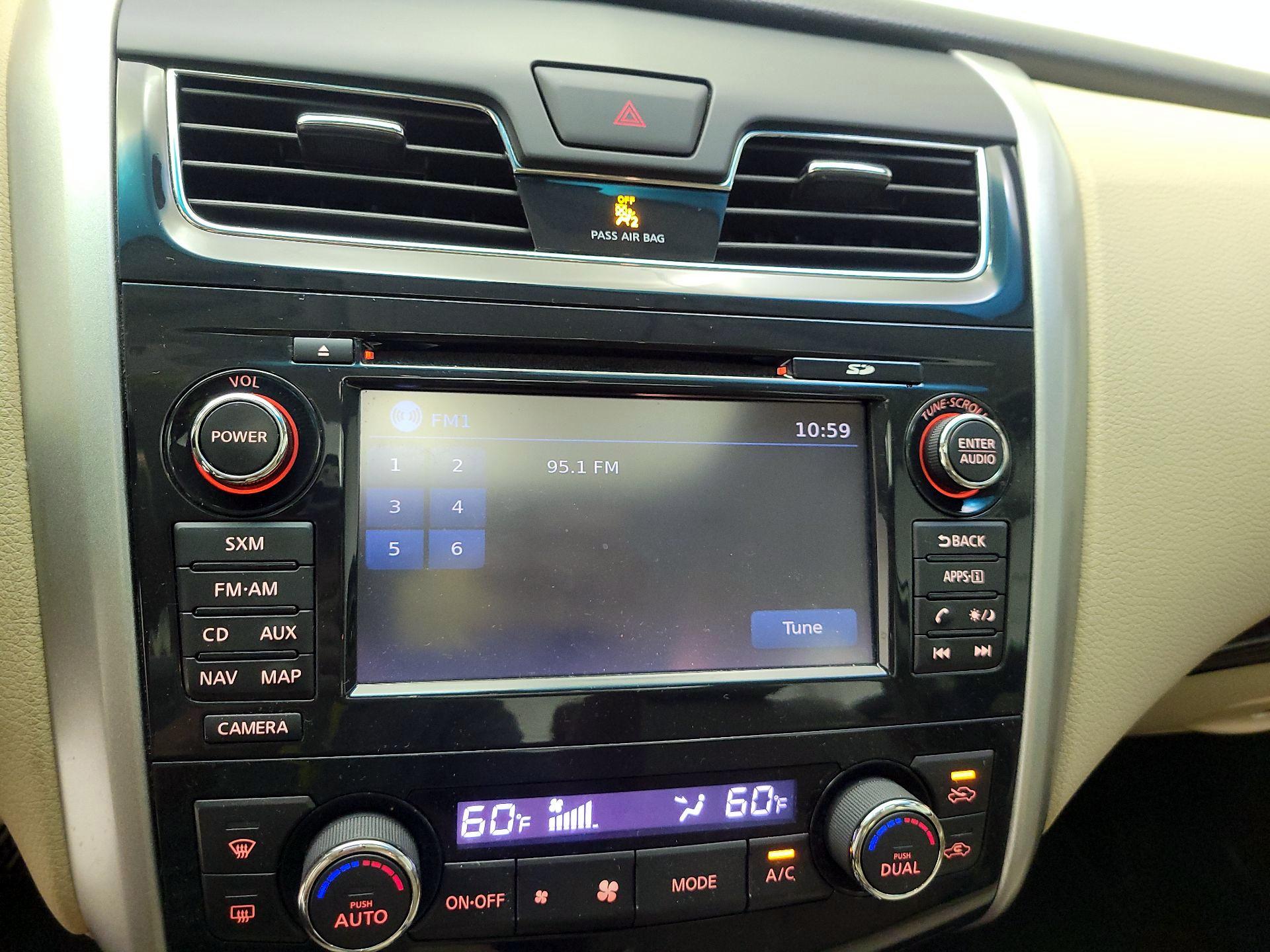 Thumbnail: 2015 Nissan Altima - 14