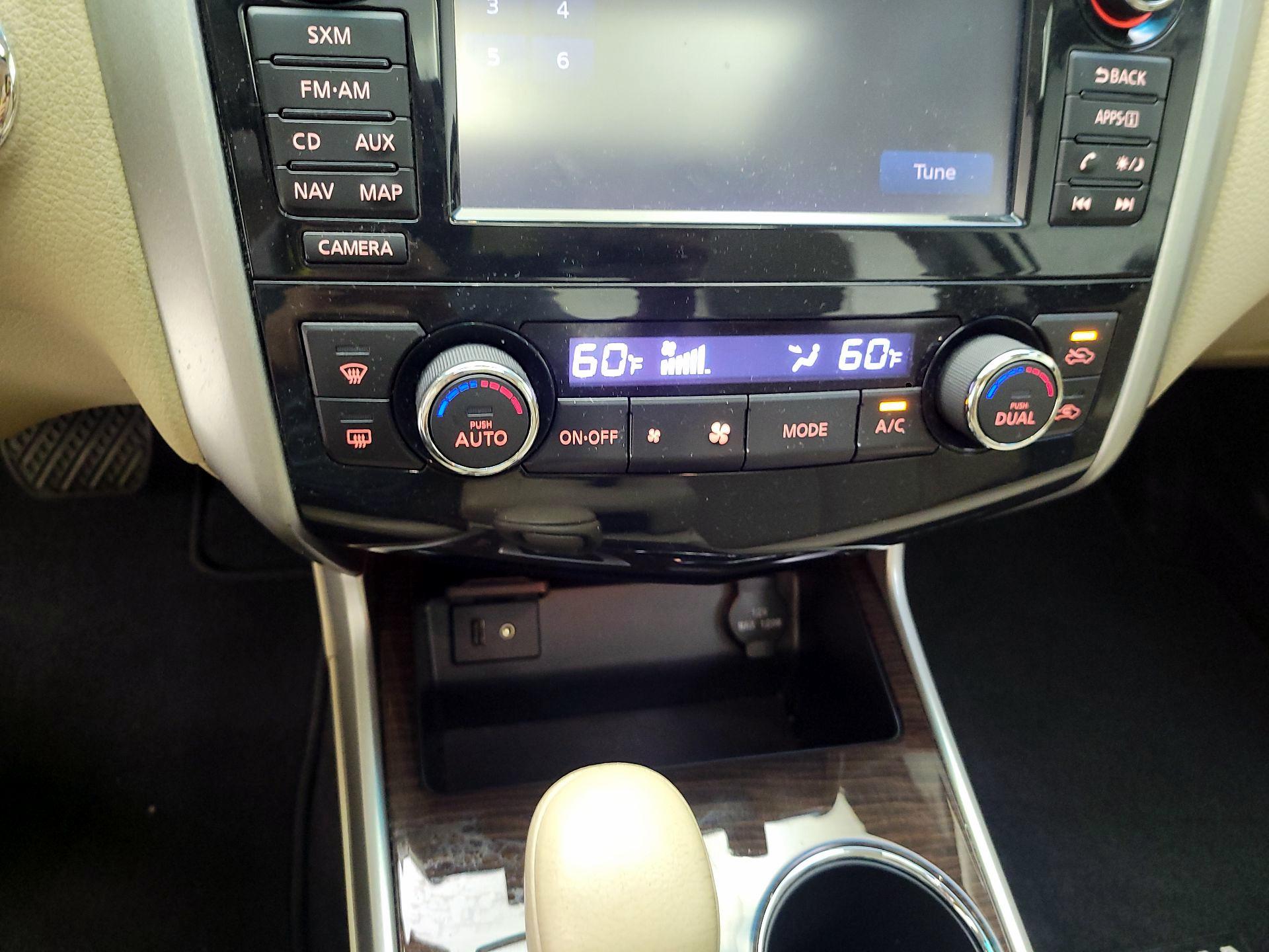 Thumbnail: 2015 Nissan Altima - 15