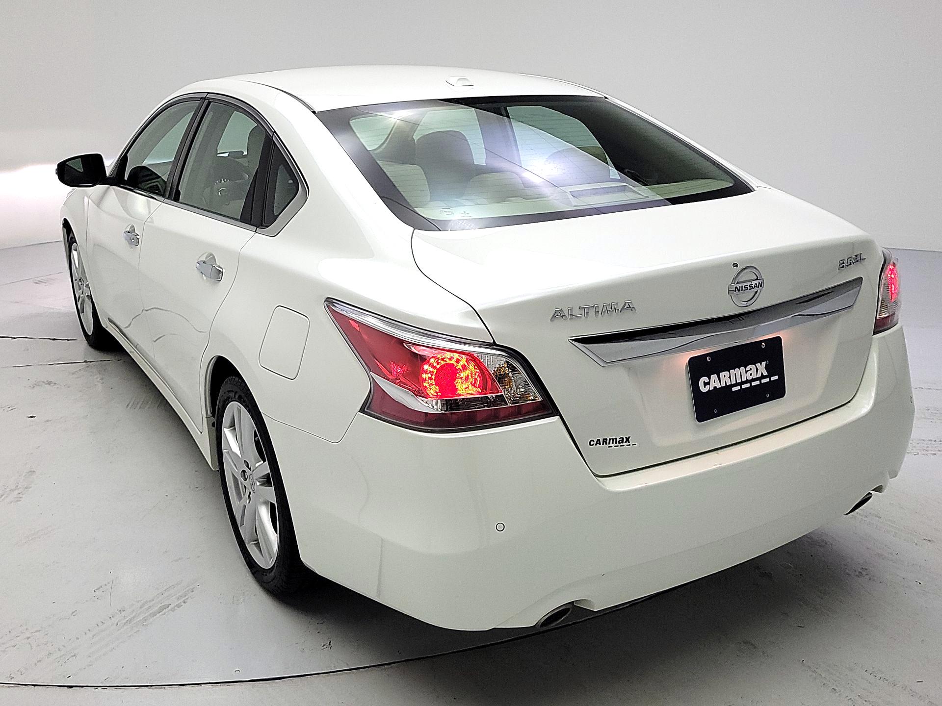 Thumbnail: 2015 Nissan Altima - 7