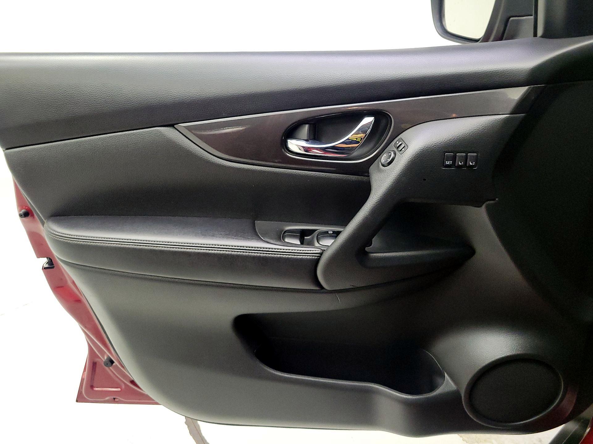Thumbnail: 2018 Nissan Rogue - 12