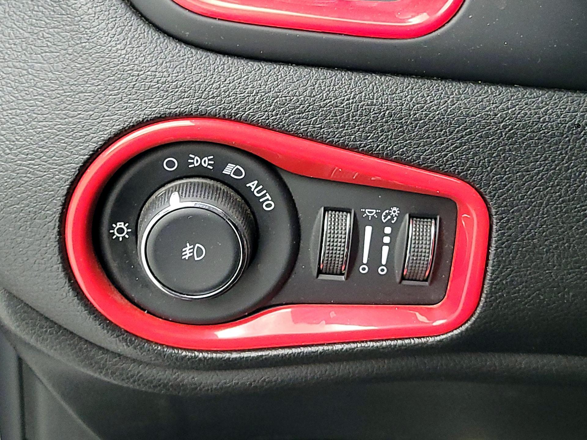 Thumbnail: 2018 Jeep Renegade - 13