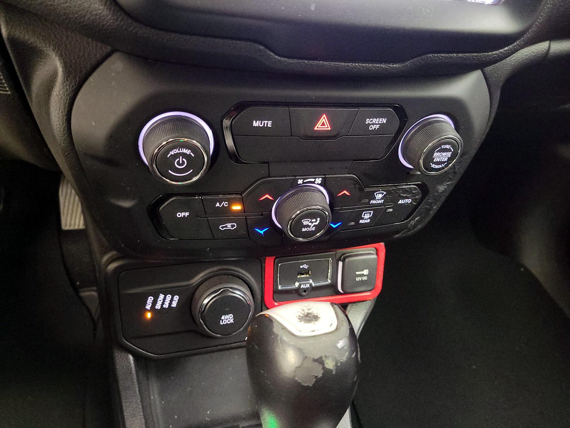 Thumbnail: 2018 Jeep Renegade - 17