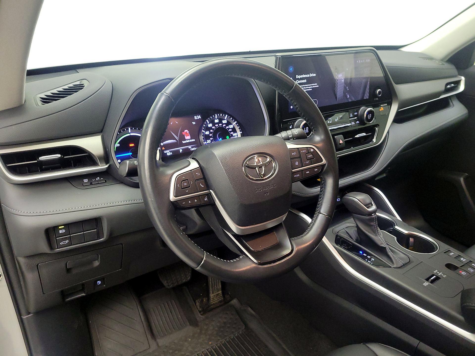 Thumbnail: 2023 Toyota Highlander - 9