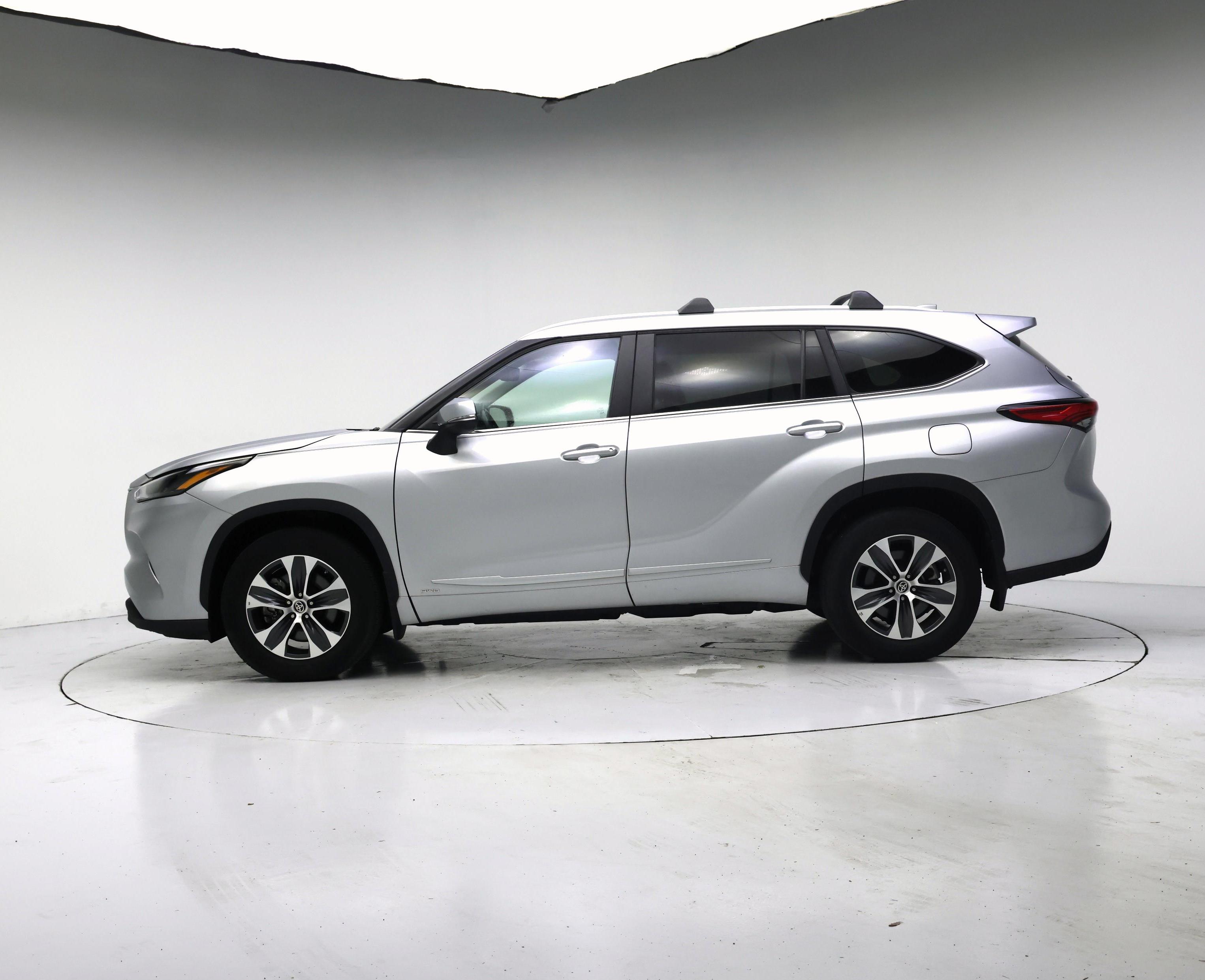 Thumbnail: 2023 Toyota Highlander - 3