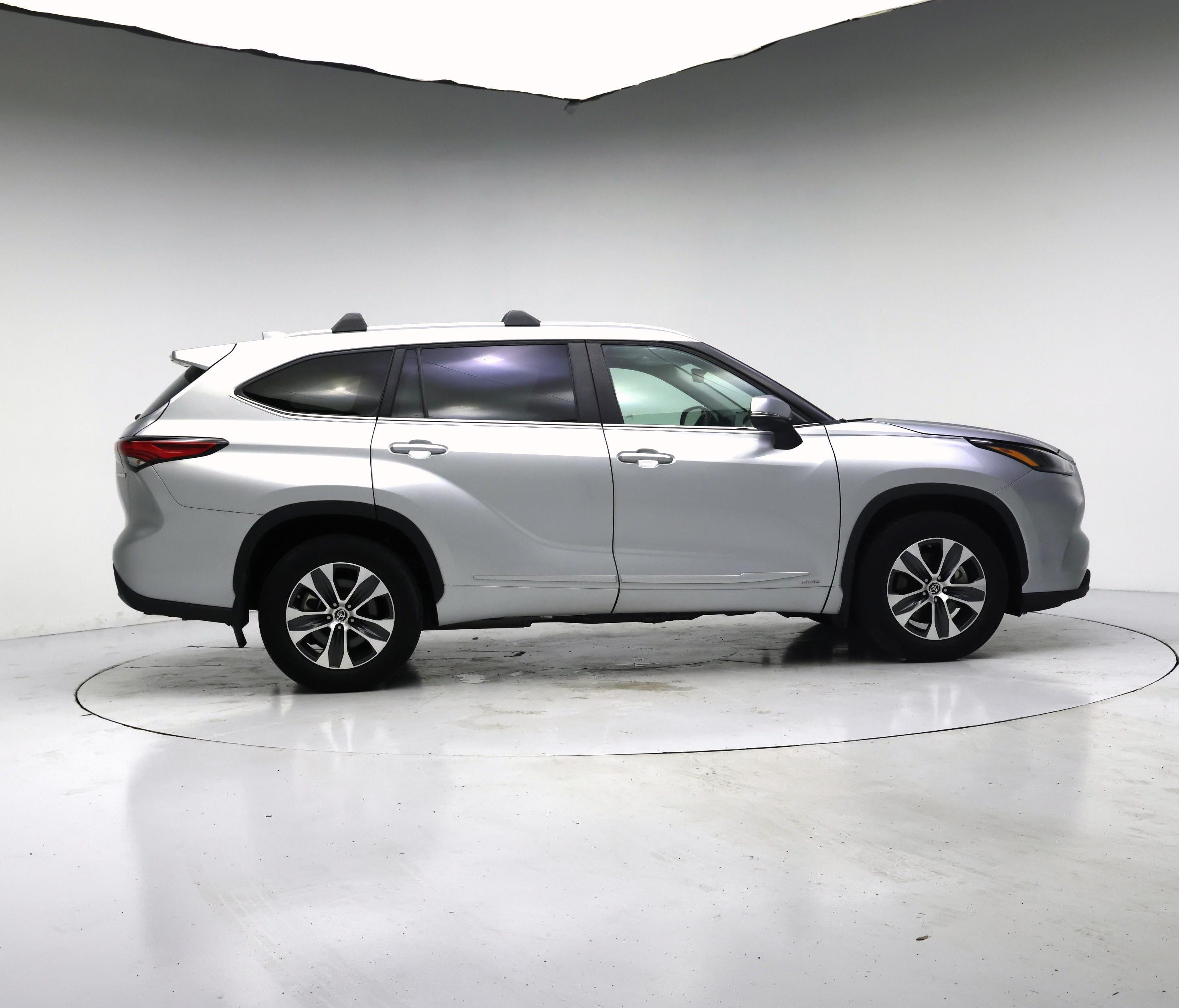 Thumbnail: 2023 Toyota Highlander - 7