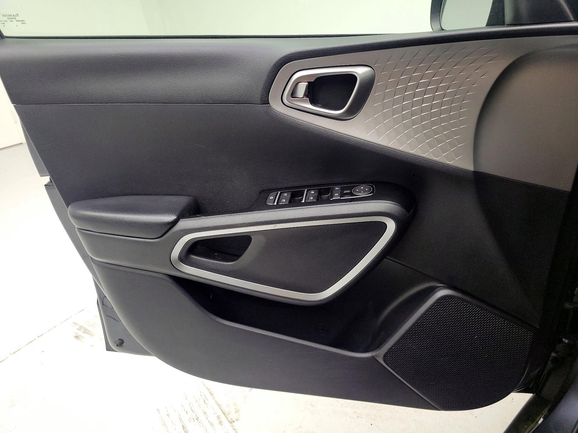 Thumbnail: 2020 Kia Soul - 10