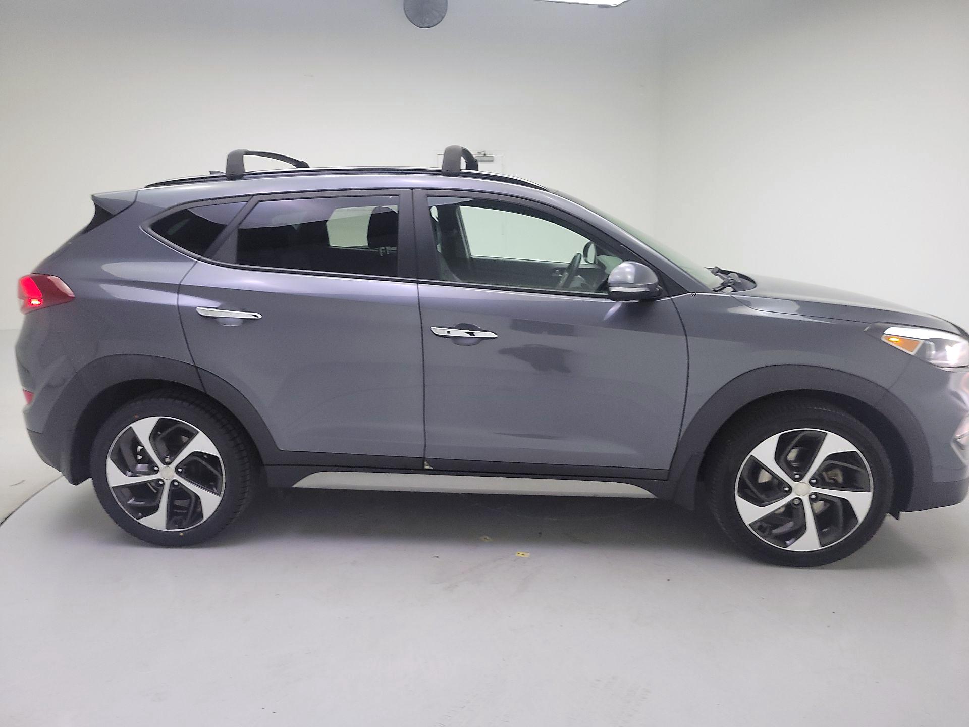 Thumbnail: 2017 Hyundai Tucson - 4