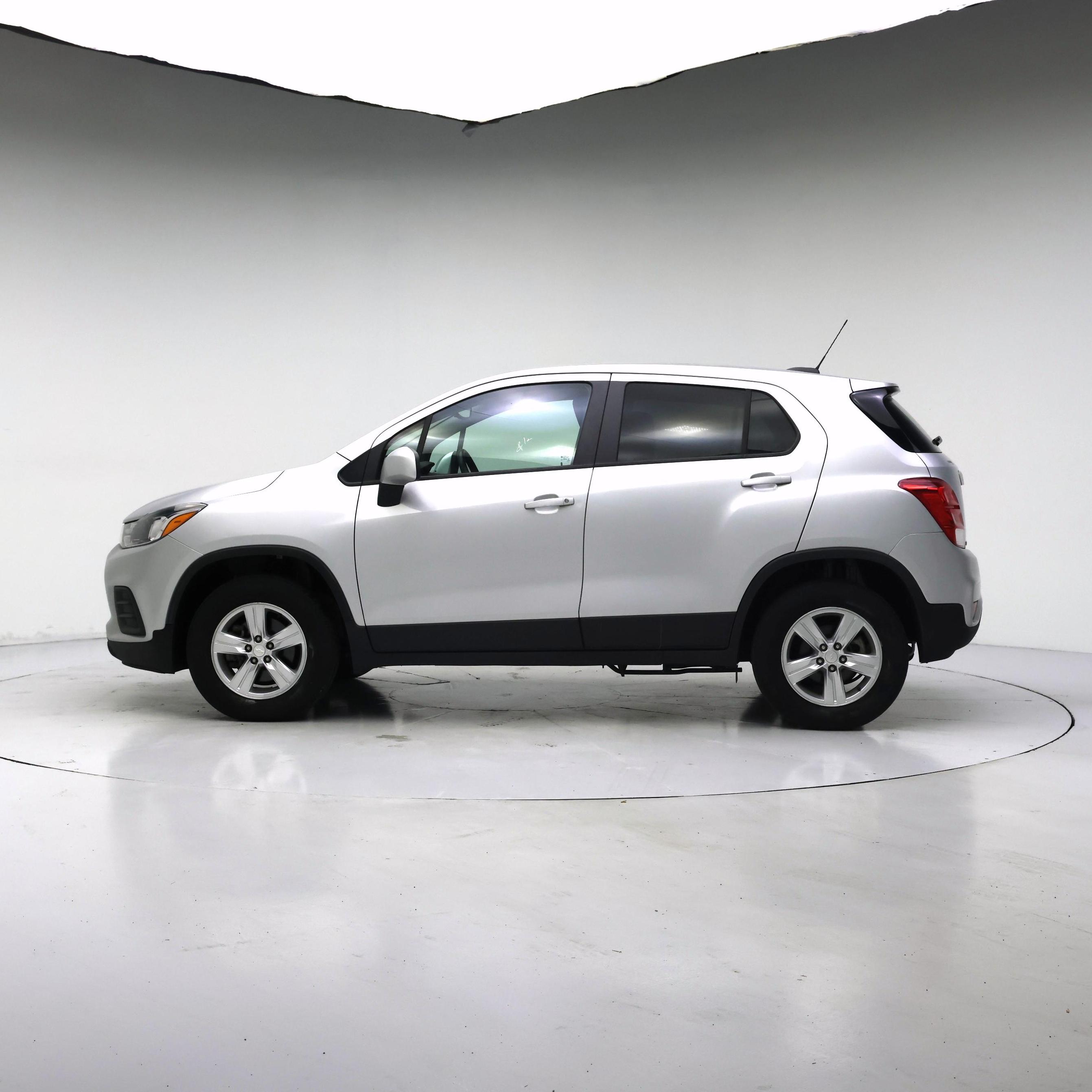 Thumbnail: 2018 Chevrolet Trax - 3