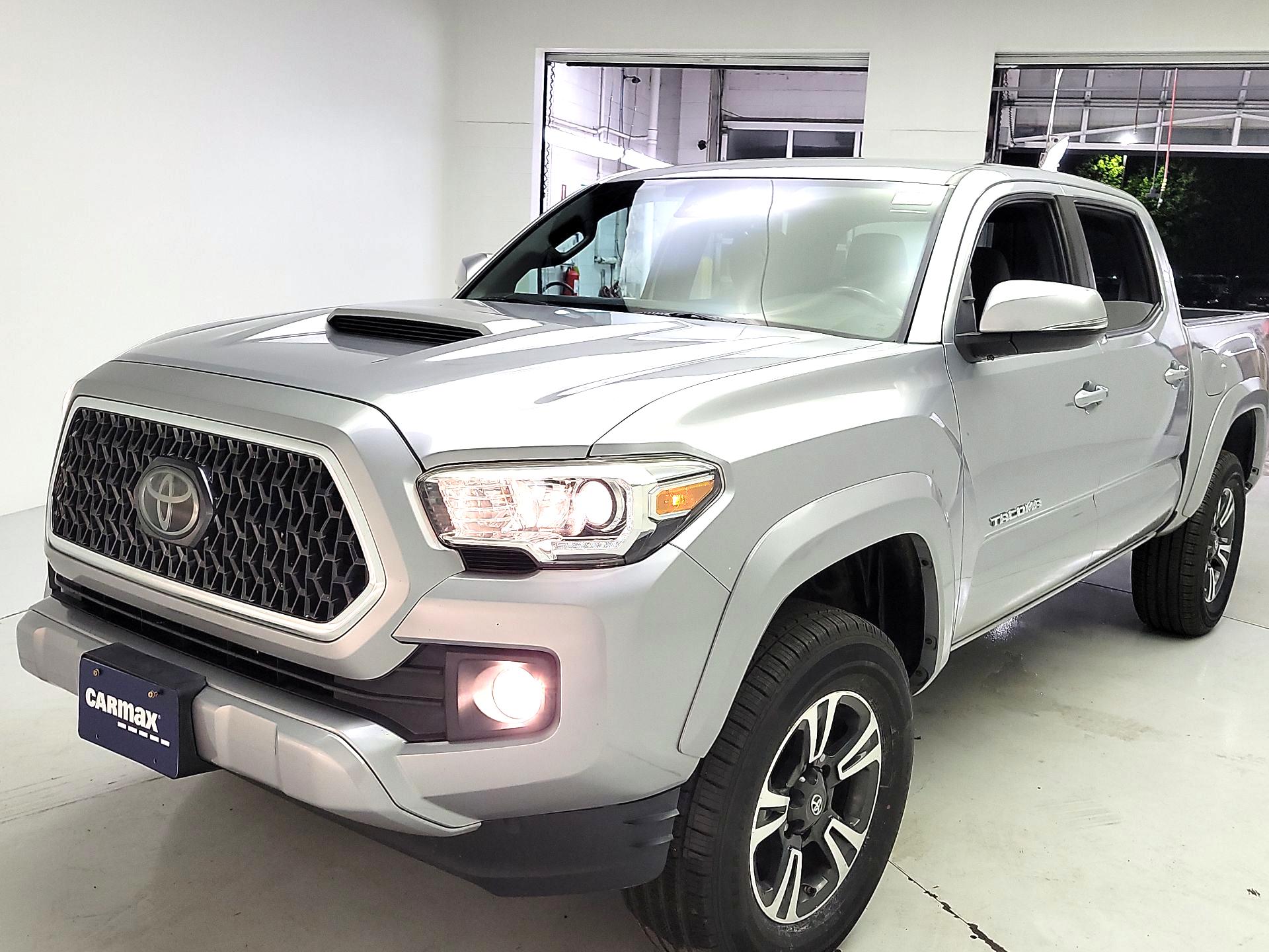 Thumbnail: 2019 Toyota Tacoma - 3