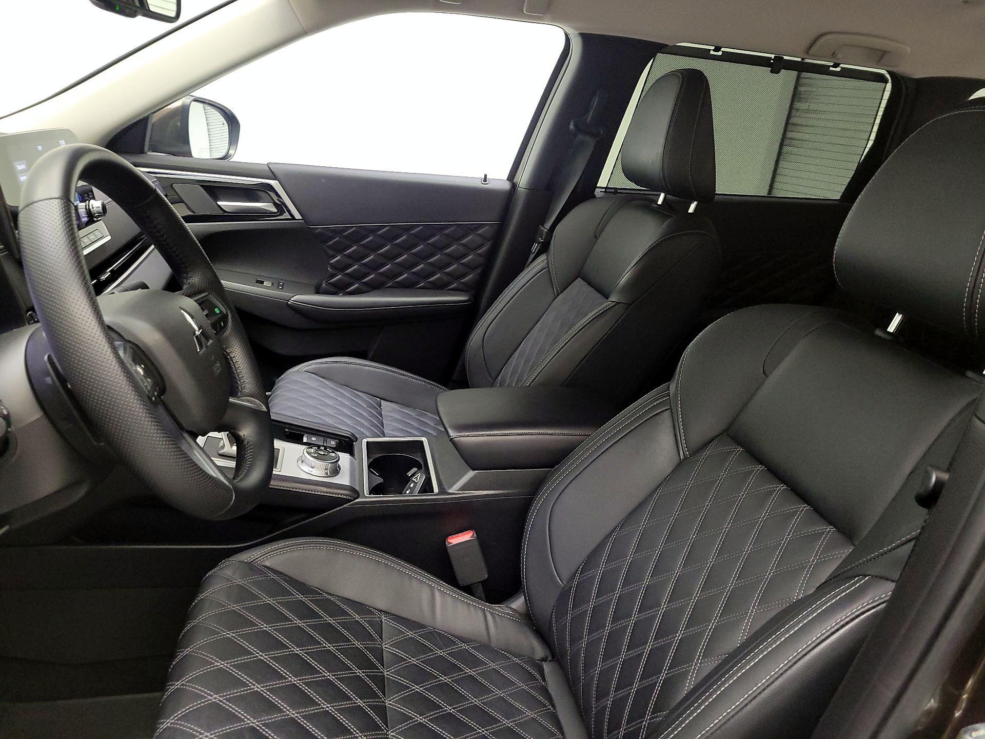 Thumbnail: 2024 Mitsubishi Outlander - 9