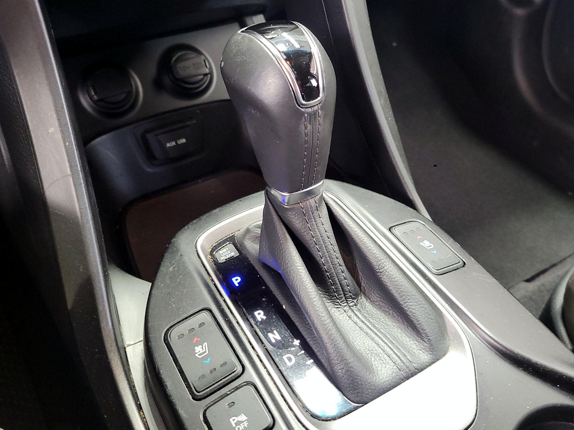 Thumbnail: 2015 Hyundai Santa Fe - 18