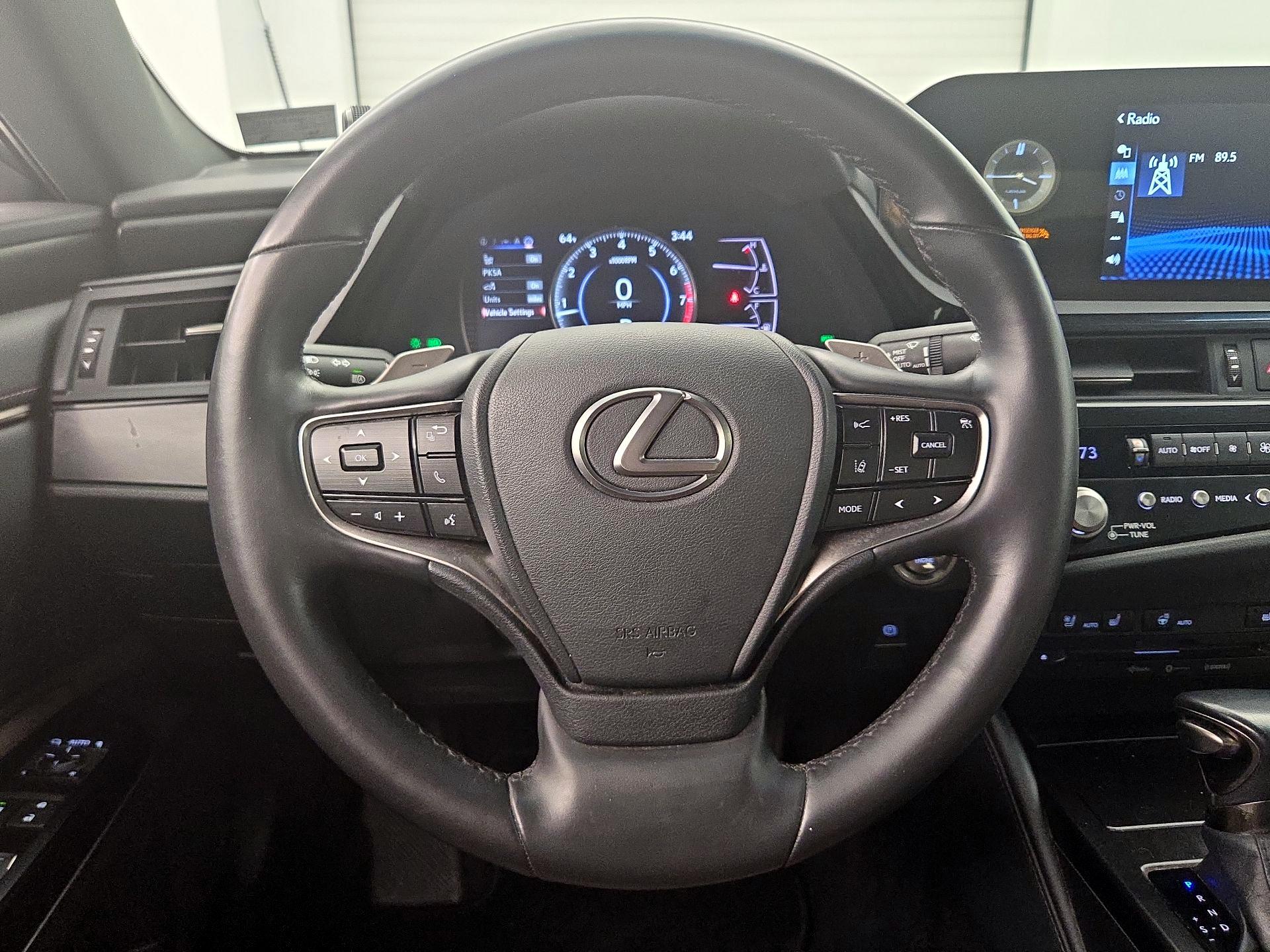 Thumbnail: 2022 Lexus ES - 10
