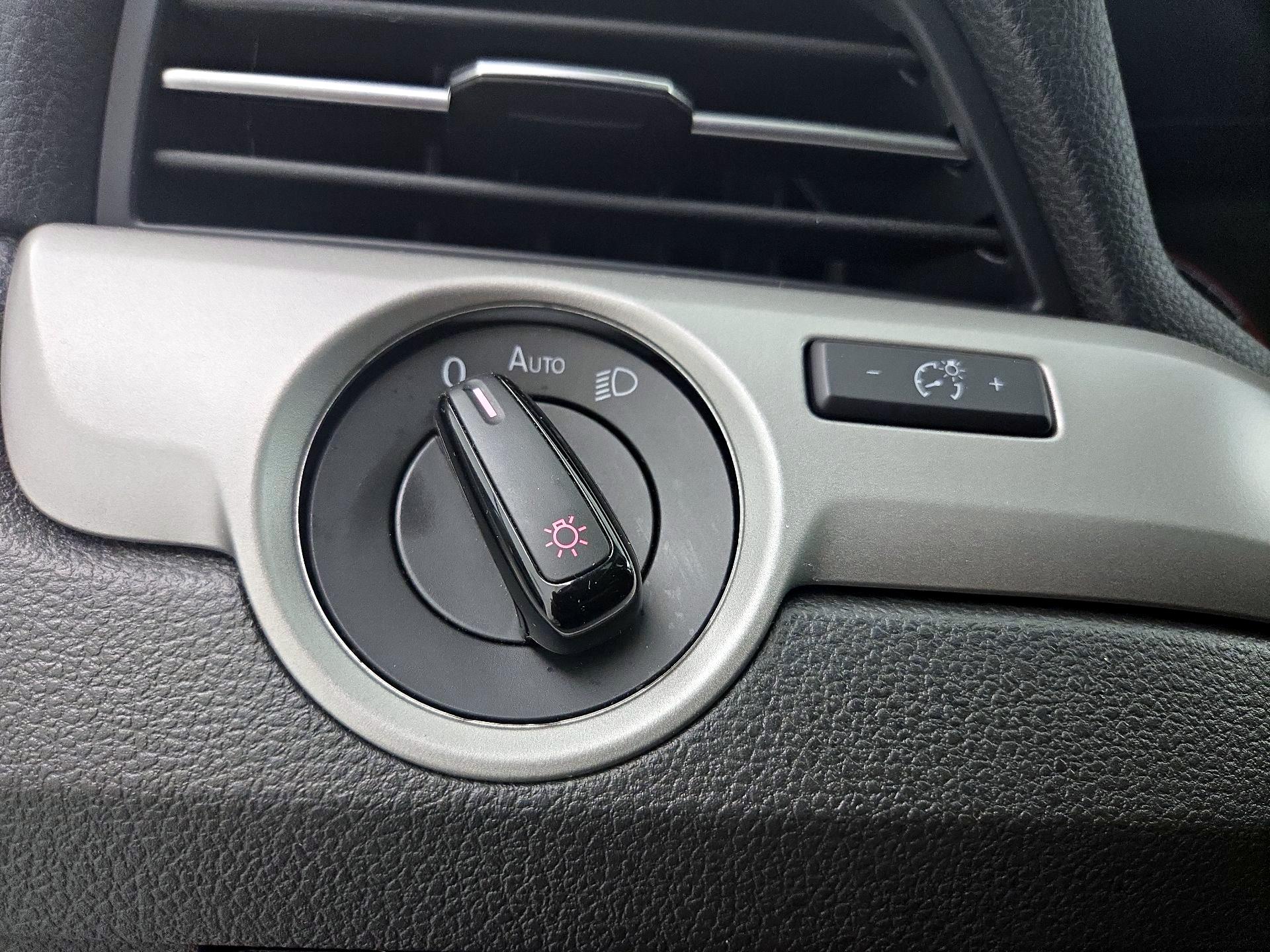 Thumbnail: 2021 Volkswagen Passat - 13