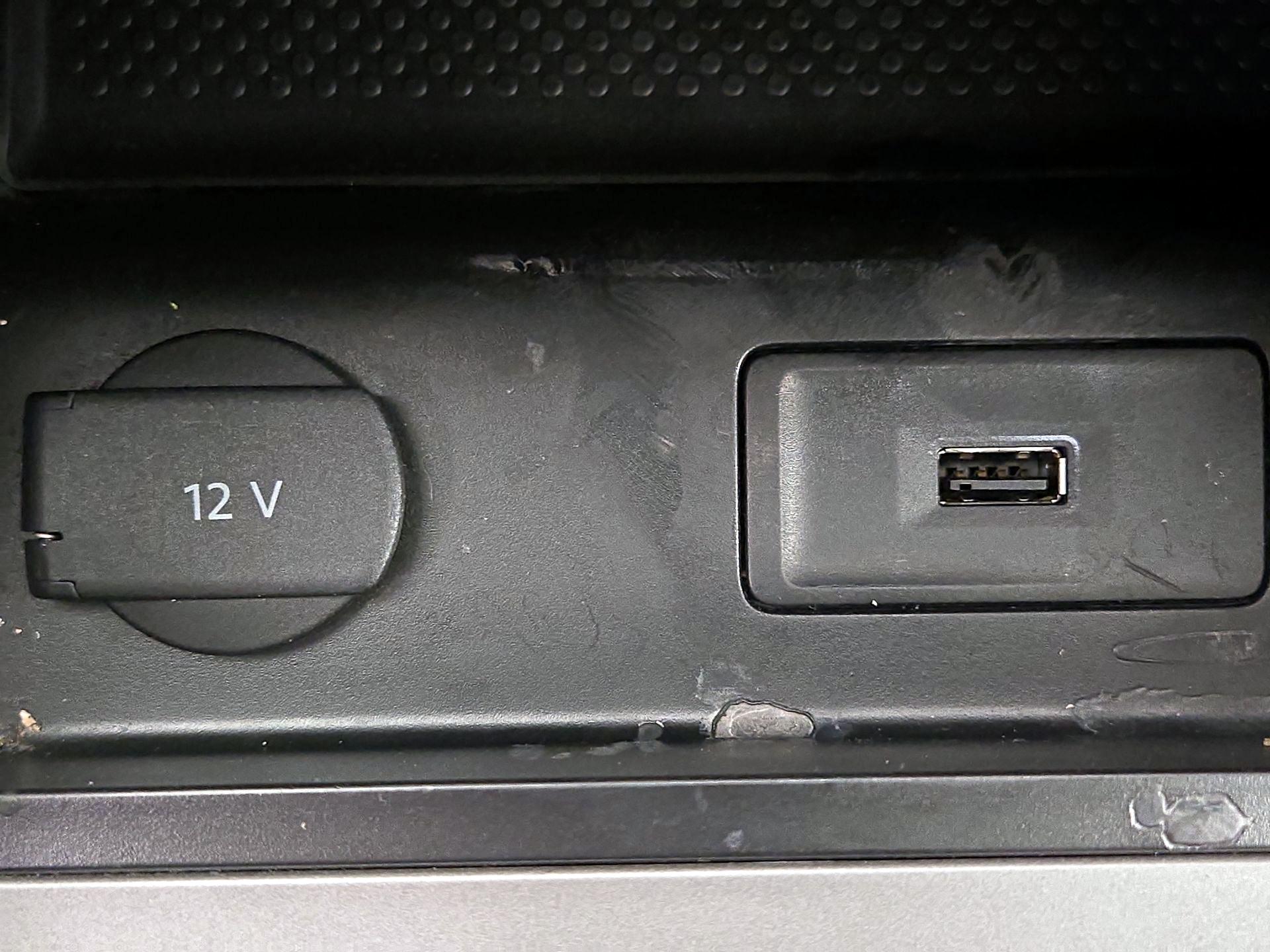 Thumbnail: 2021 Volkswagen Passat - 18