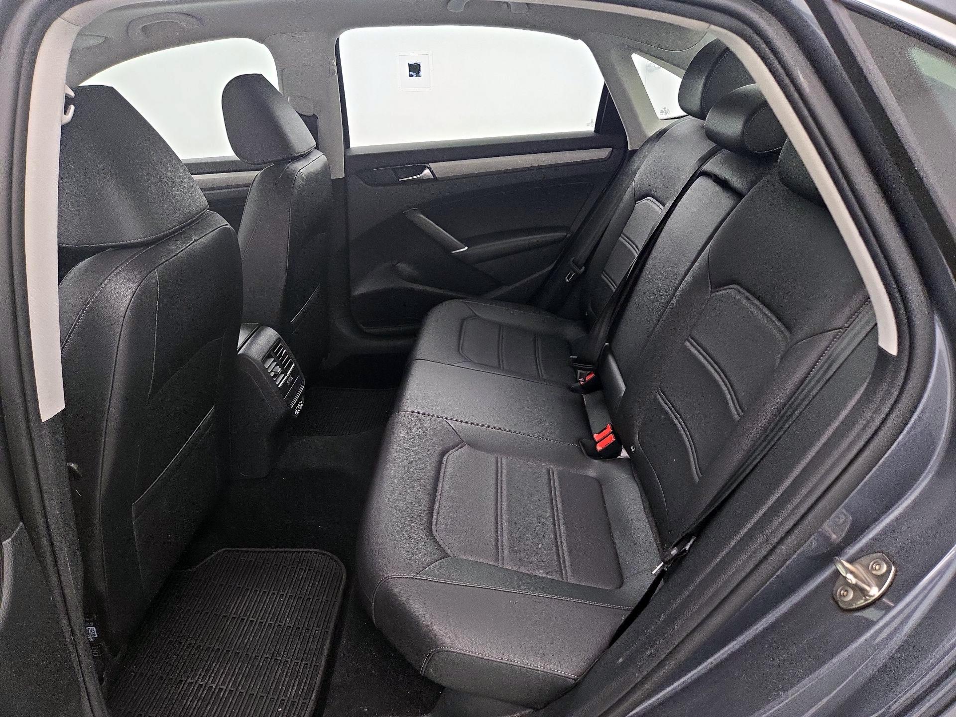 Thumbnail: 2021 Volkswagen Passat - 20