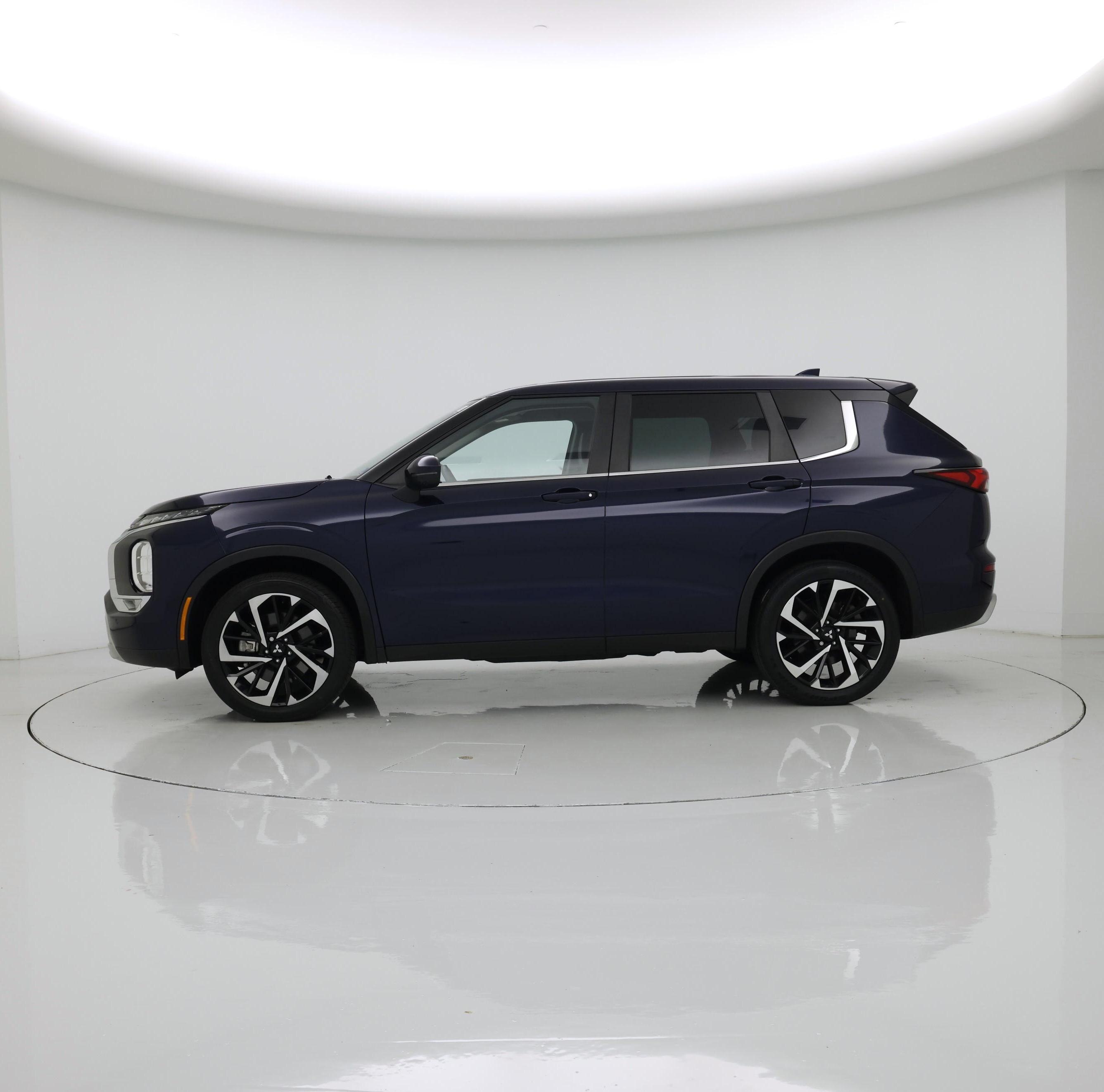 Thumbnail: 2023 Mitsubishi Outlander - 3