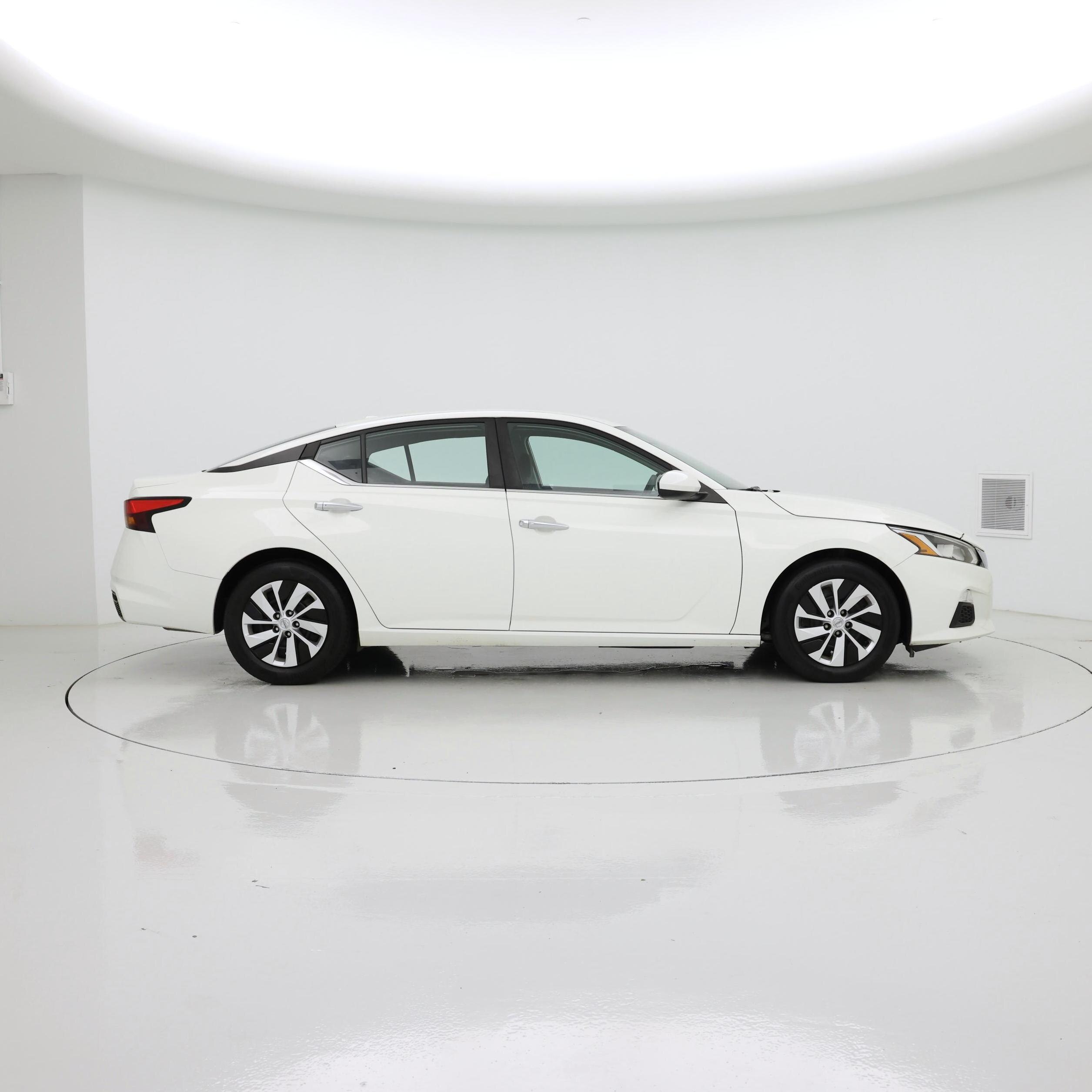 Thumbnail: 2020 Nissan Altima - 7