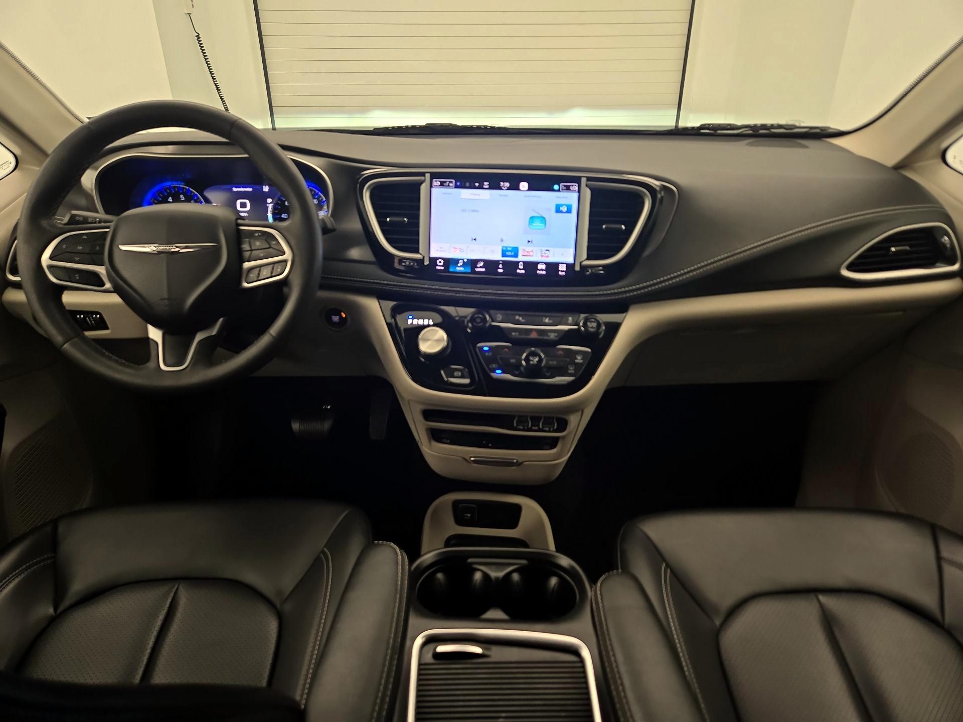 Thumbnail: 2023 Chrysler Pacifica - 9