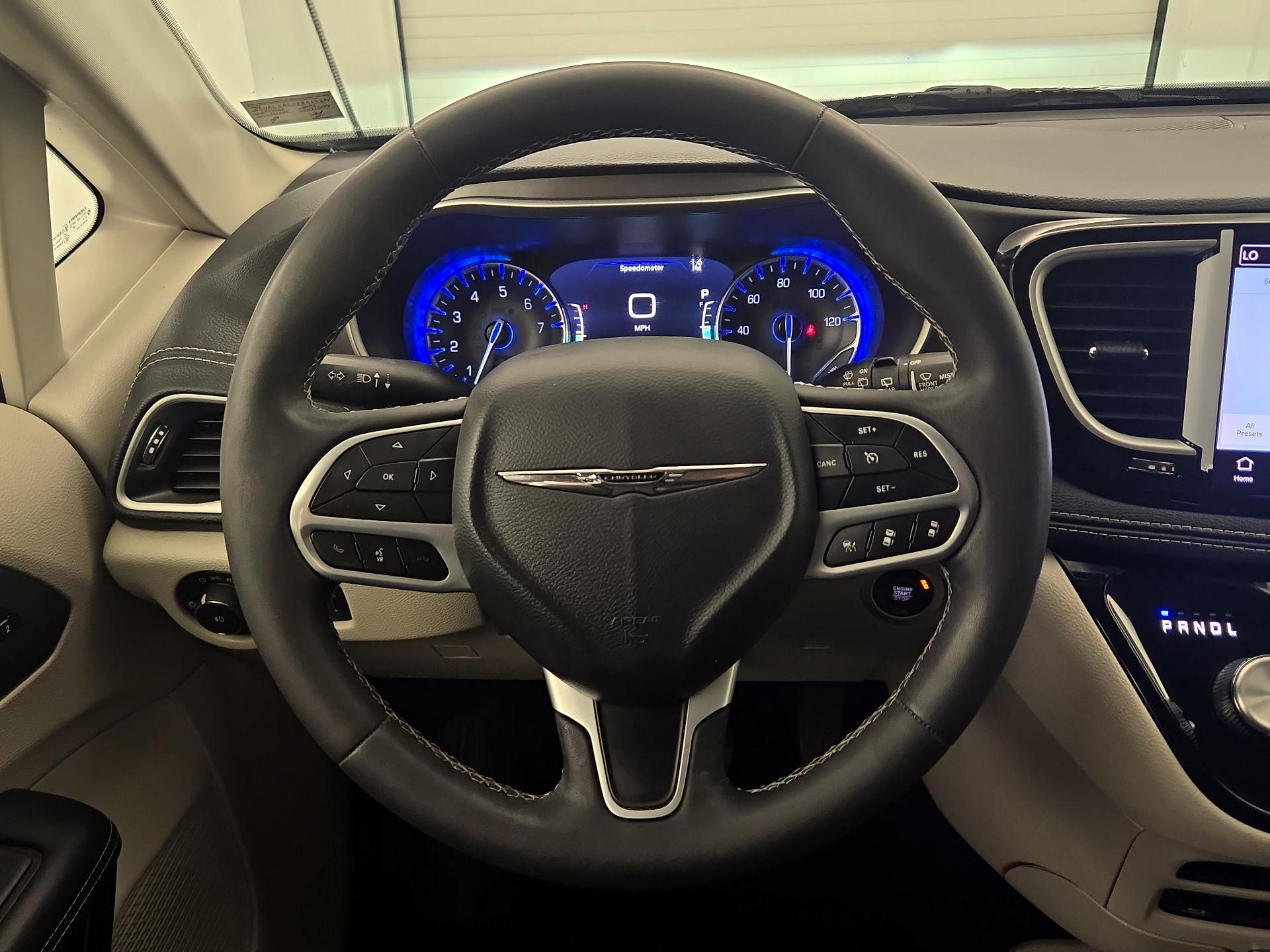 Thumbnail: 2023 Chrysler Pacifica - 10