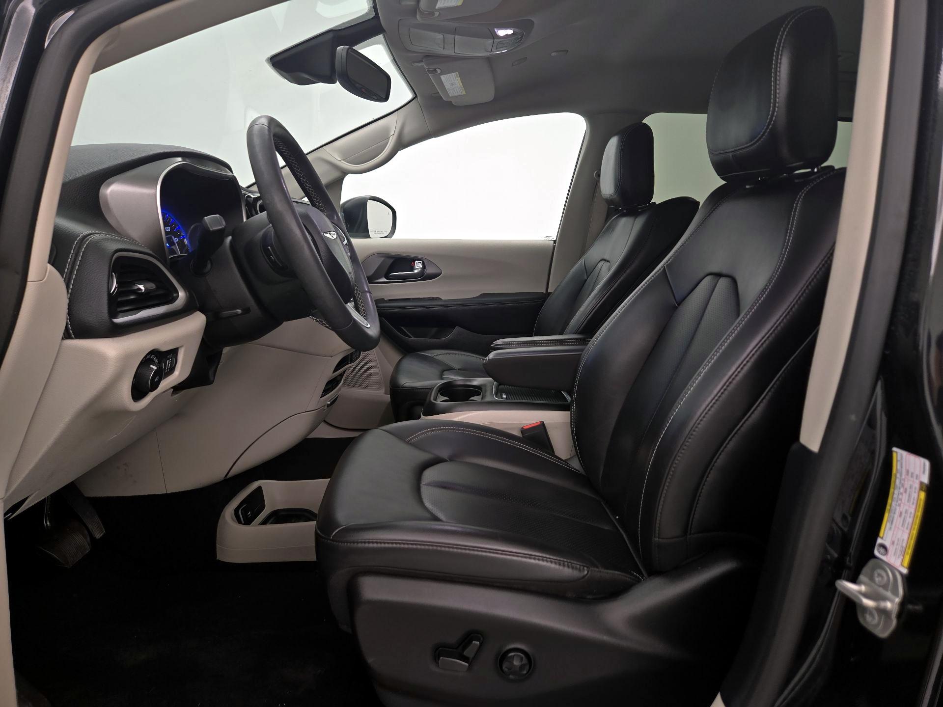 Thumbnail: 2023 Chrysler Pacifica - 11