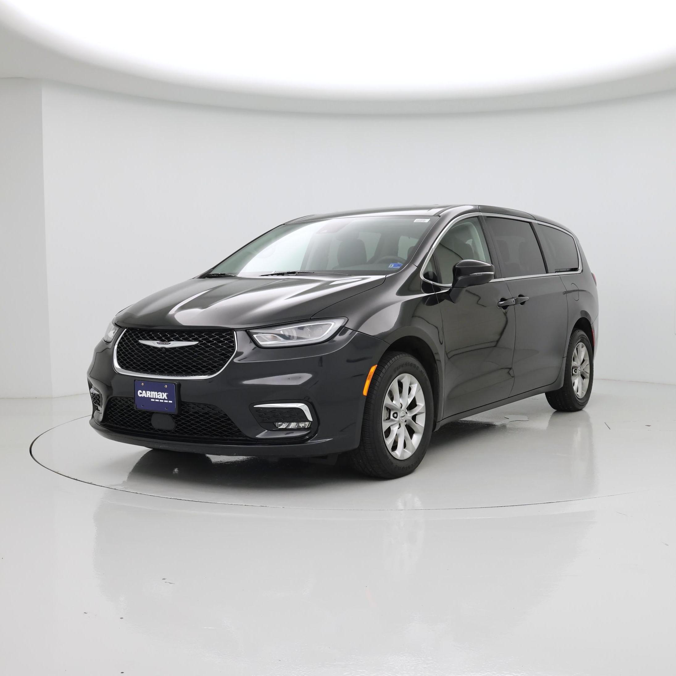 Thumbnail: 2023 Chrysler Pacifica - 4