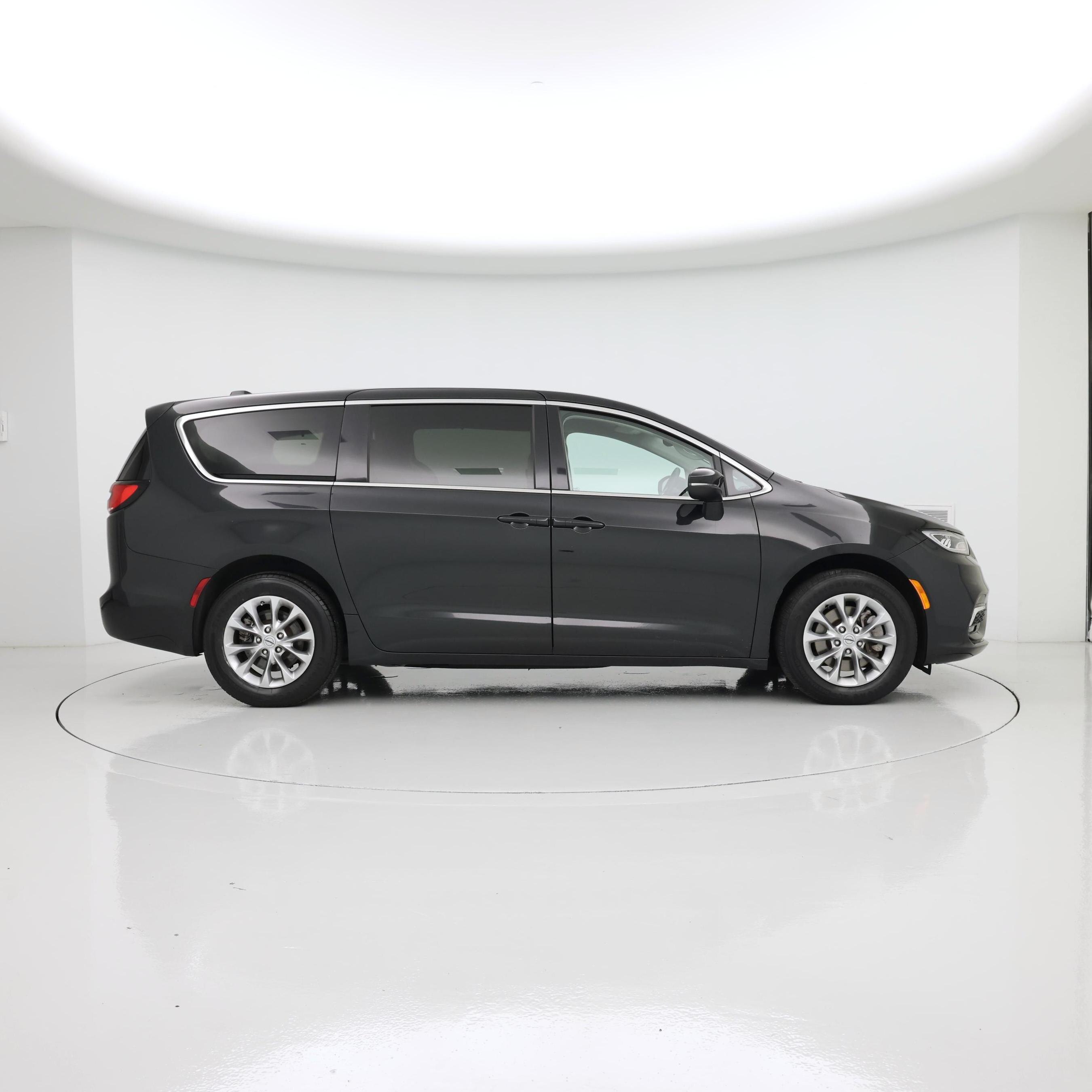 Thumbnail: 2023 Chrysler Pacifica - 7
