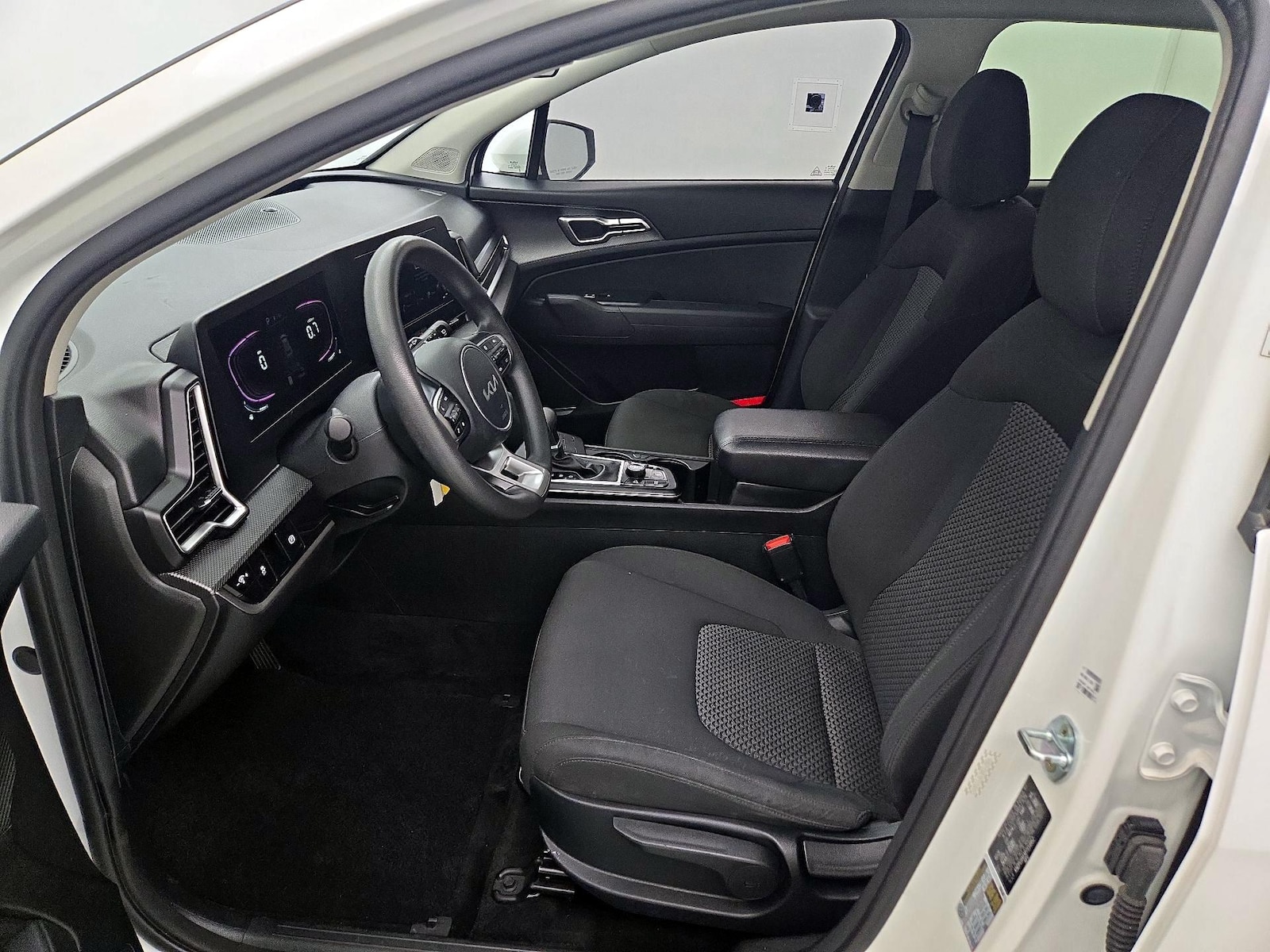 2023 Kia Sportage LX - Photo 12