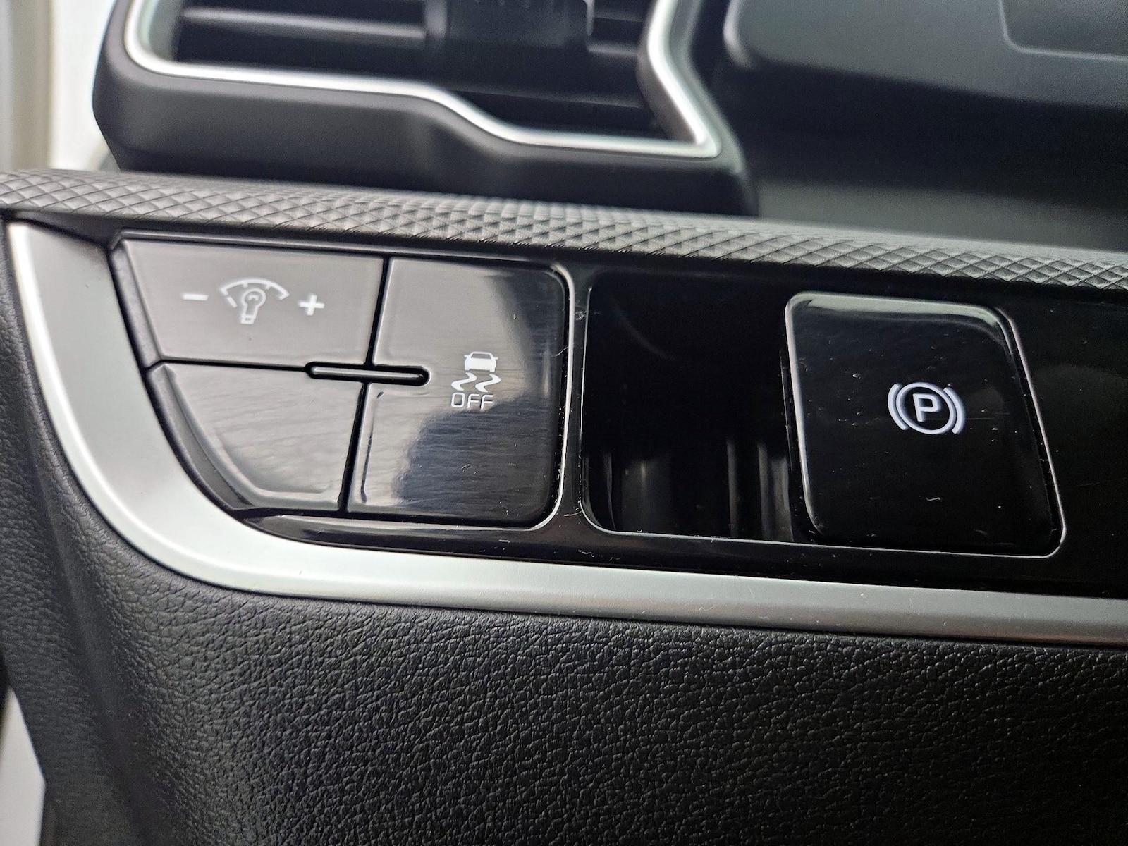 2023 Kia Sportage LX - Photo 14