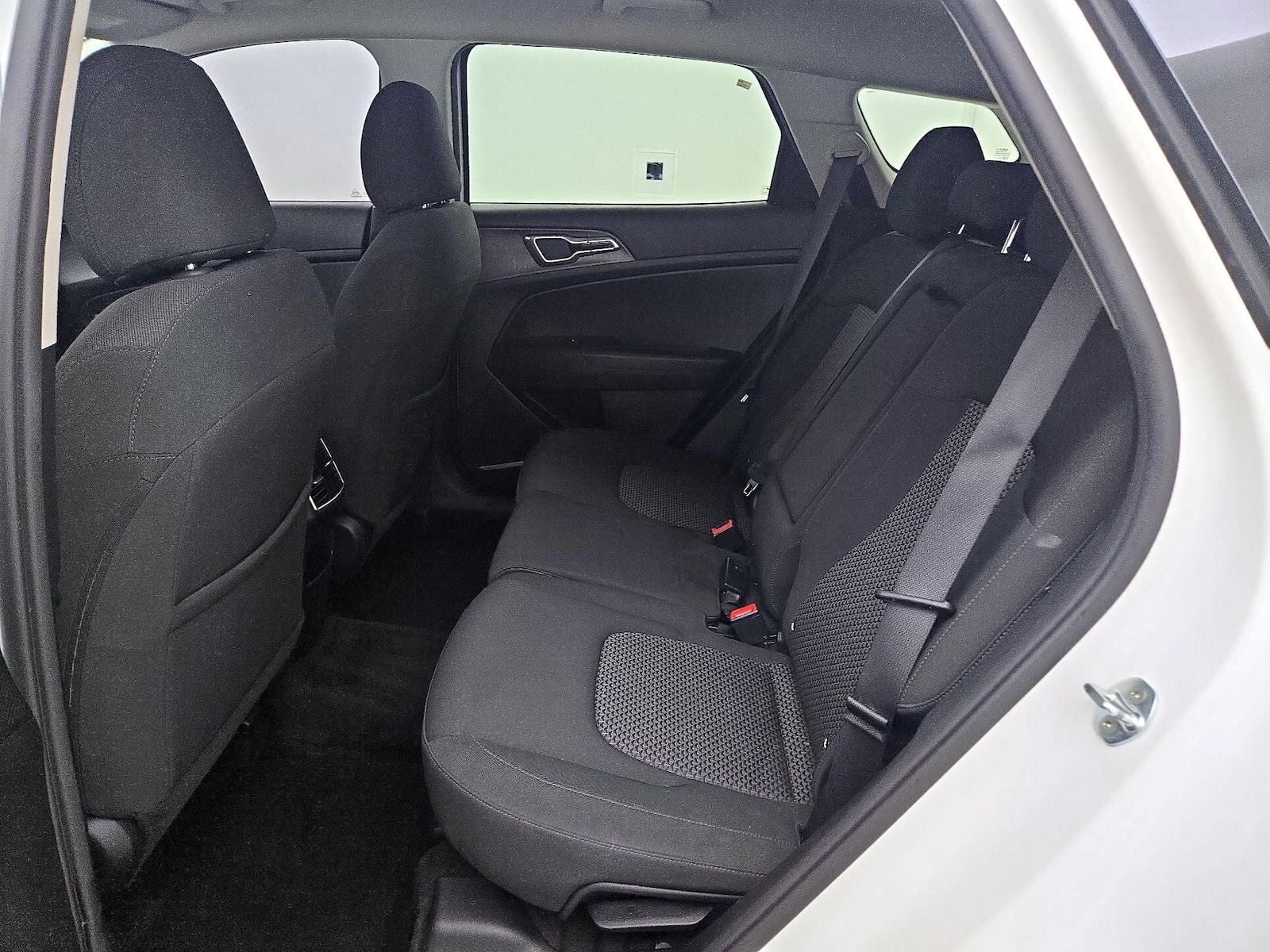 2023 Kia Sportage LX - Photo 20