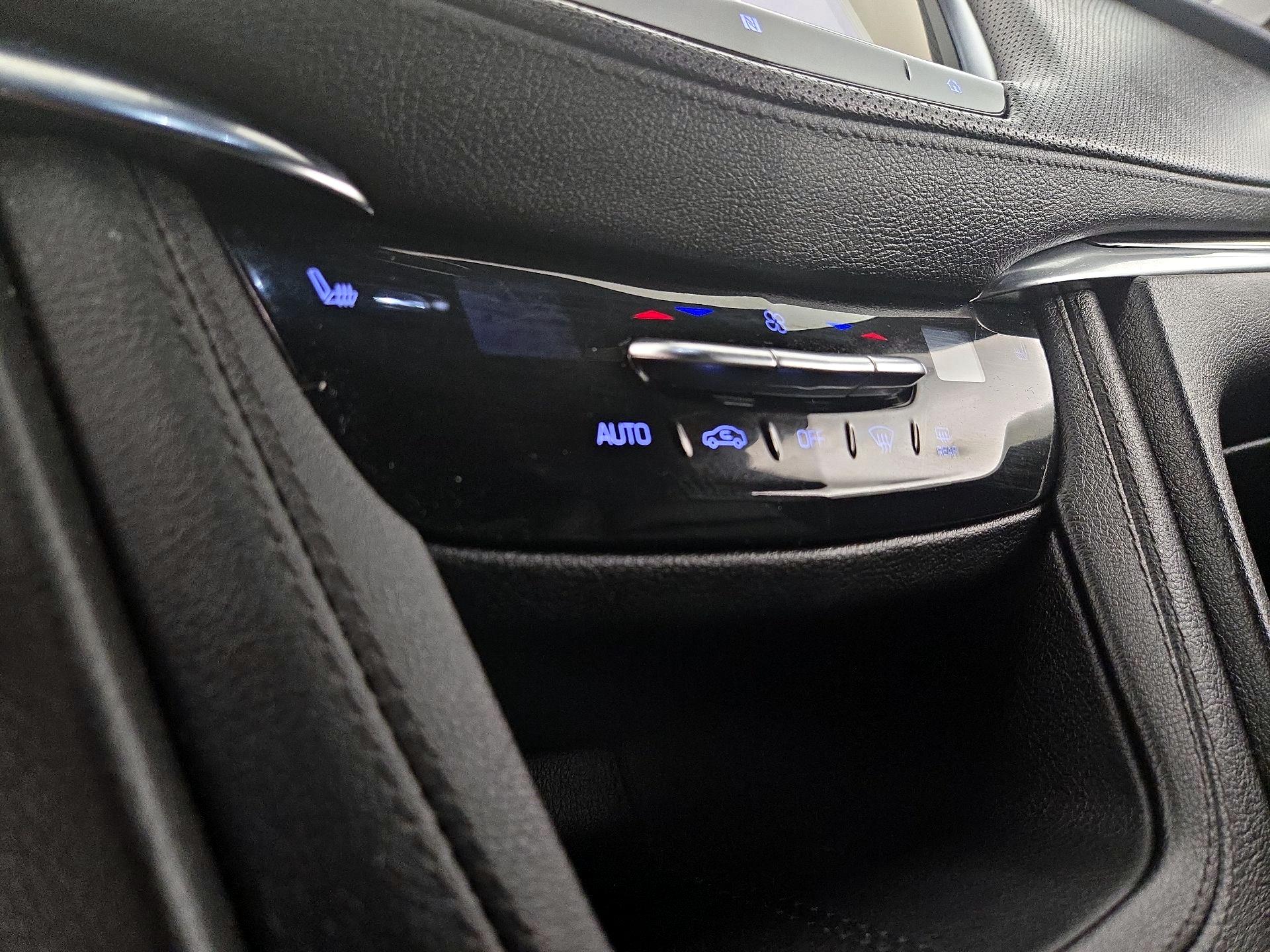 Thumbnail: 2021 Cadillac XT5 - 17