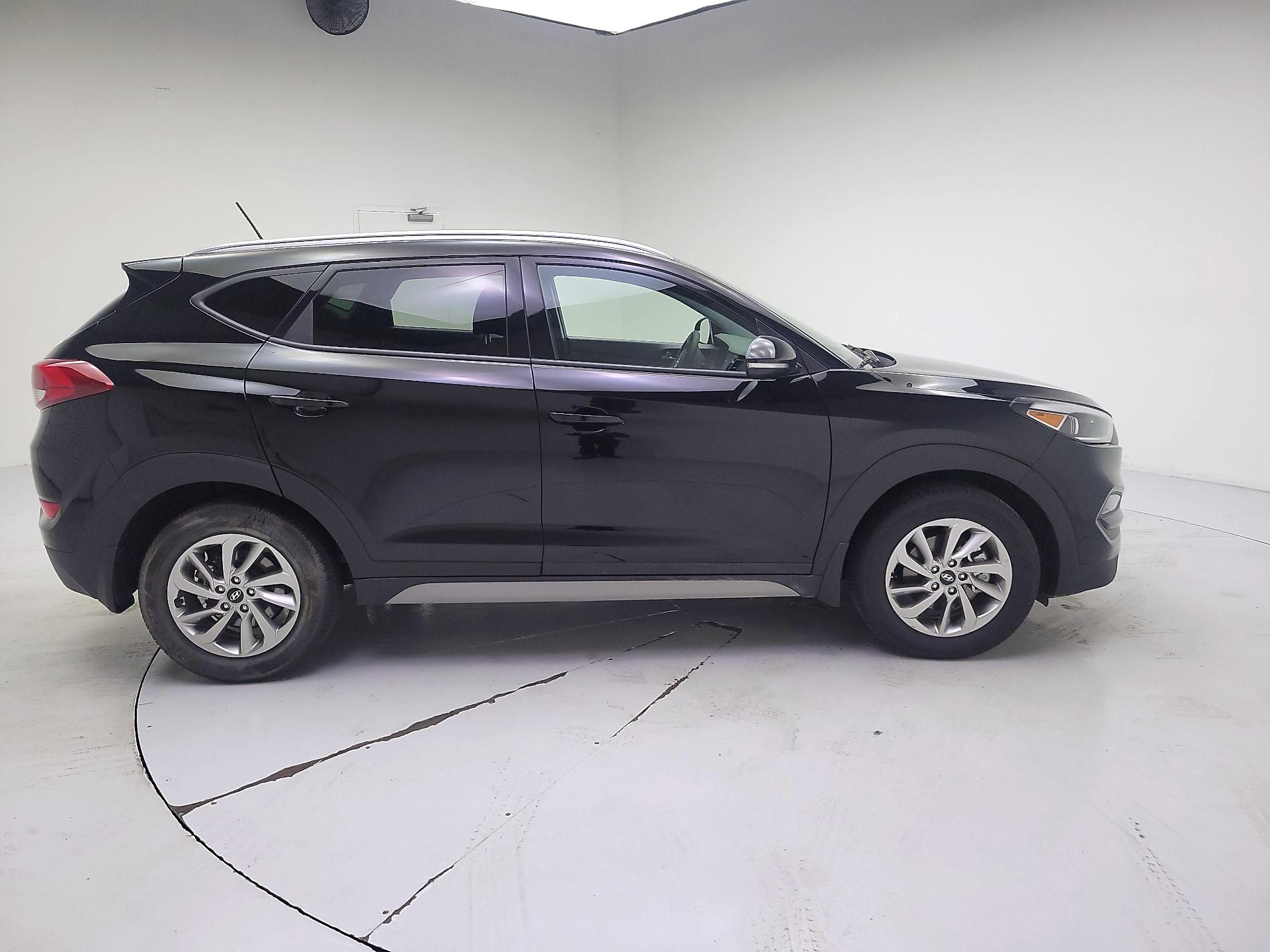 Thumbnail: 2017 Hyundai Tucson - 4