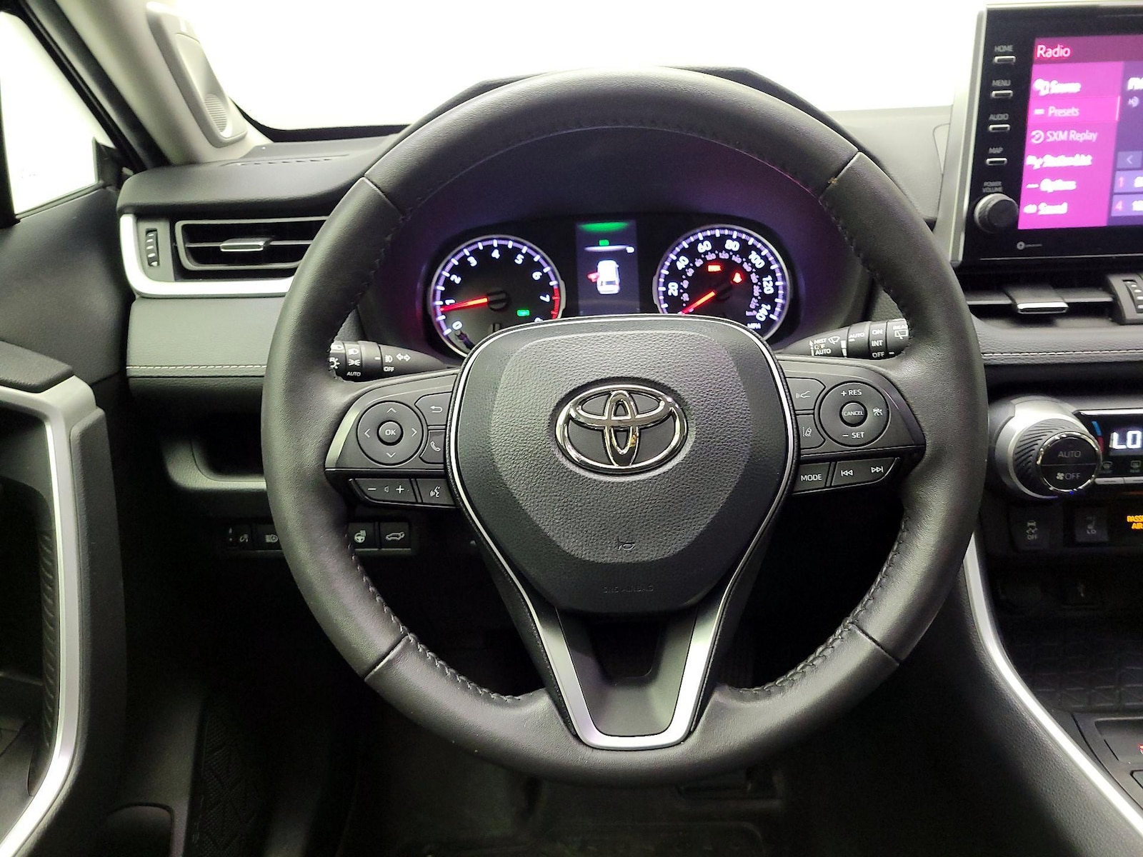 2022 Toyota RAV4 XLE Premium - Photo 11