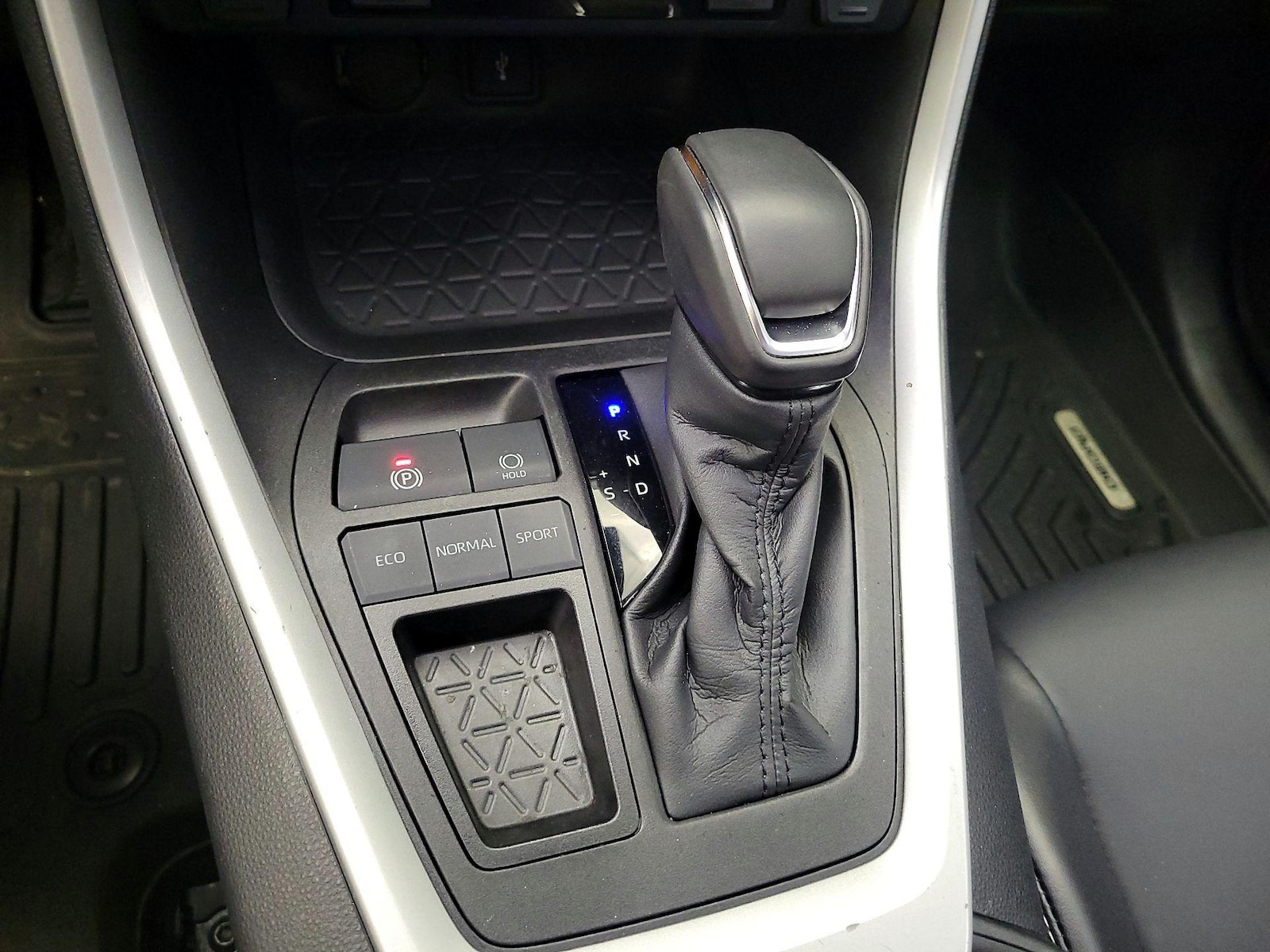 2022 Toyota RAV4 XLE Premium - Photo 18