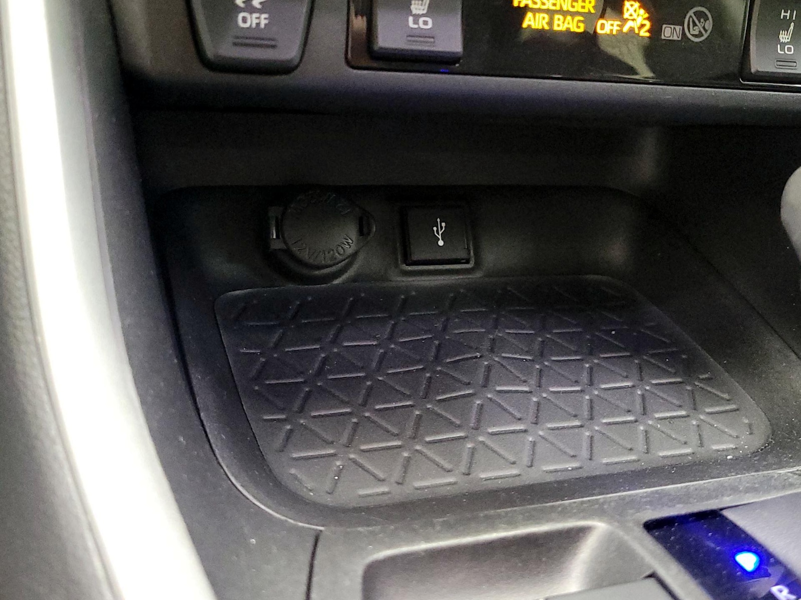 2022 Toyota RAV4 XLE Premium - Photo 19