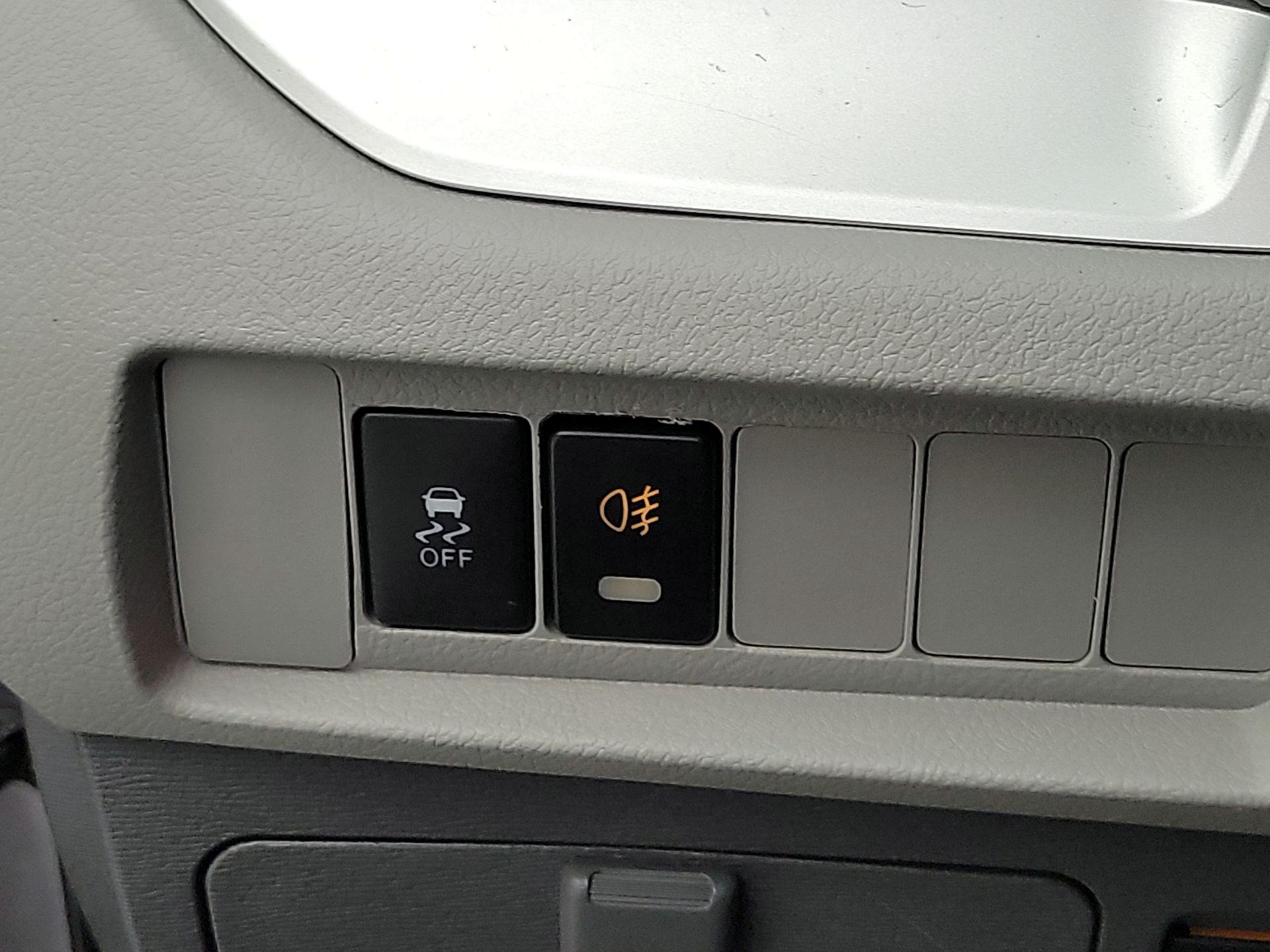 Thumbnail: 2020 Toyota Sienna - 13