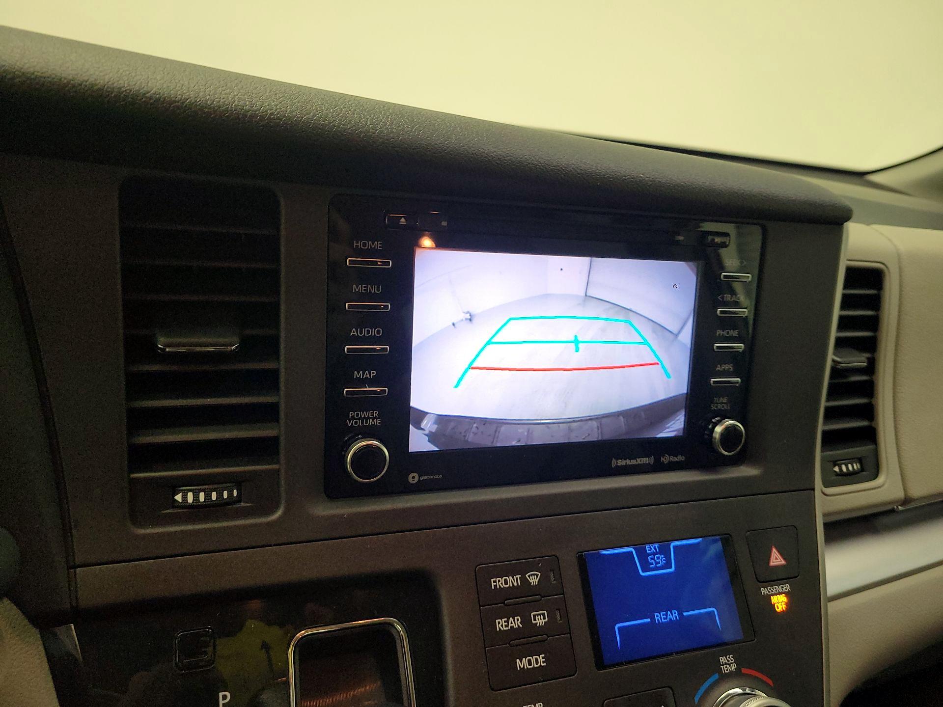Thumbnail: 2020 Toyota Sienna - 14